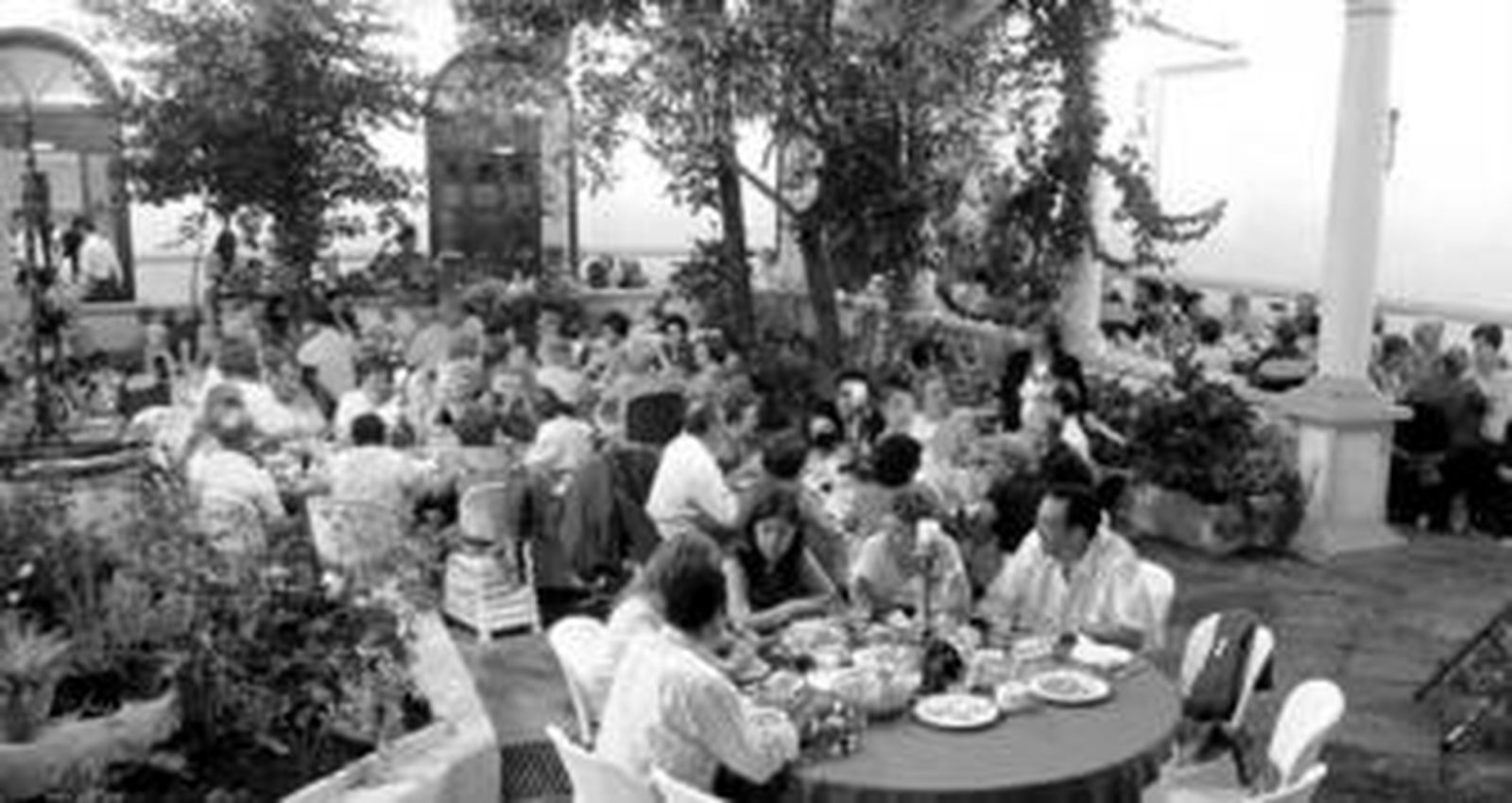 El claustro del convento de San Francisco acogerá un años más el encuentro anual de los amigos de Dora, como recoge la foto.