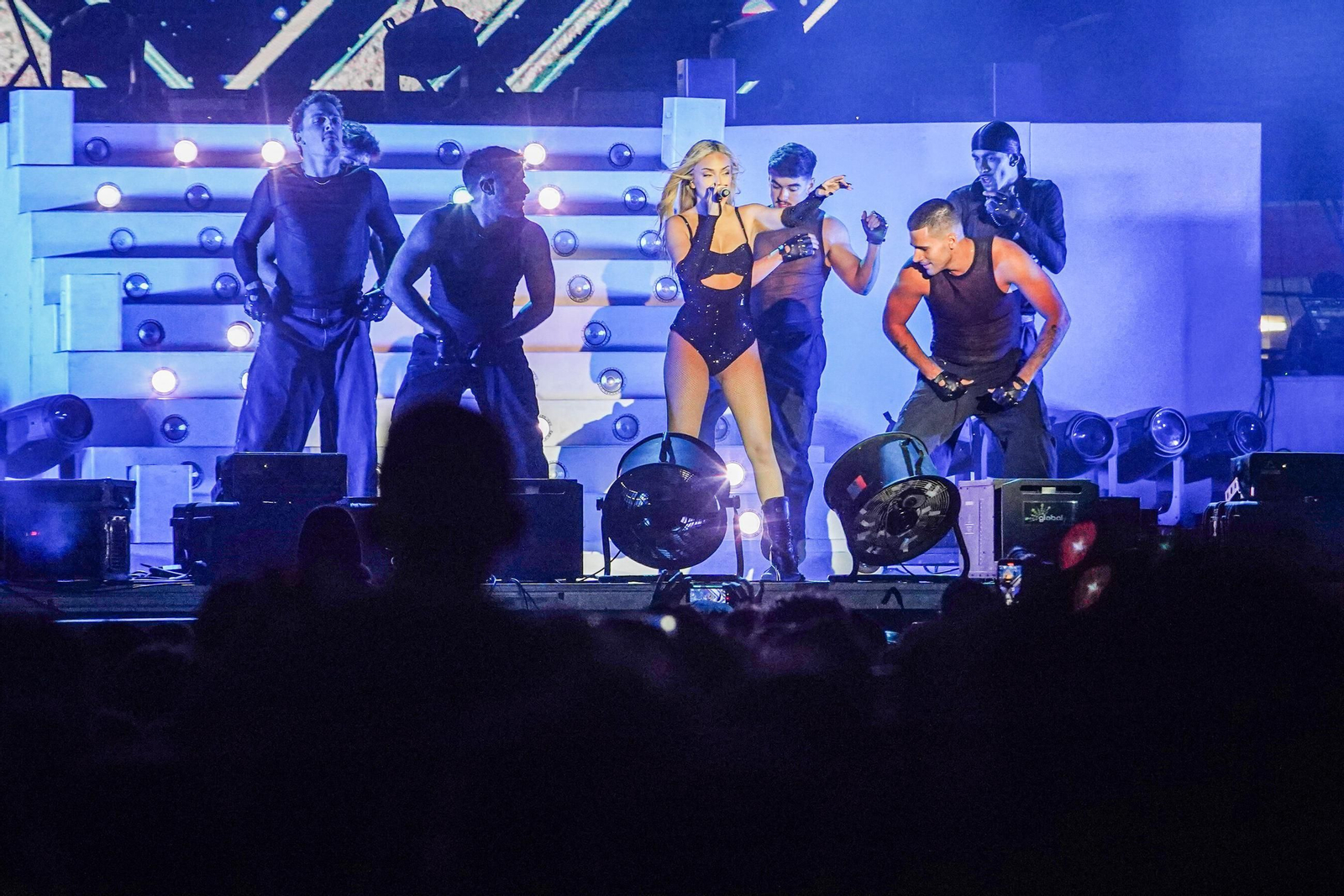 Muac Fest: Ana Mena, K!ingdom y Omar Montes hacen vibrar Armilla