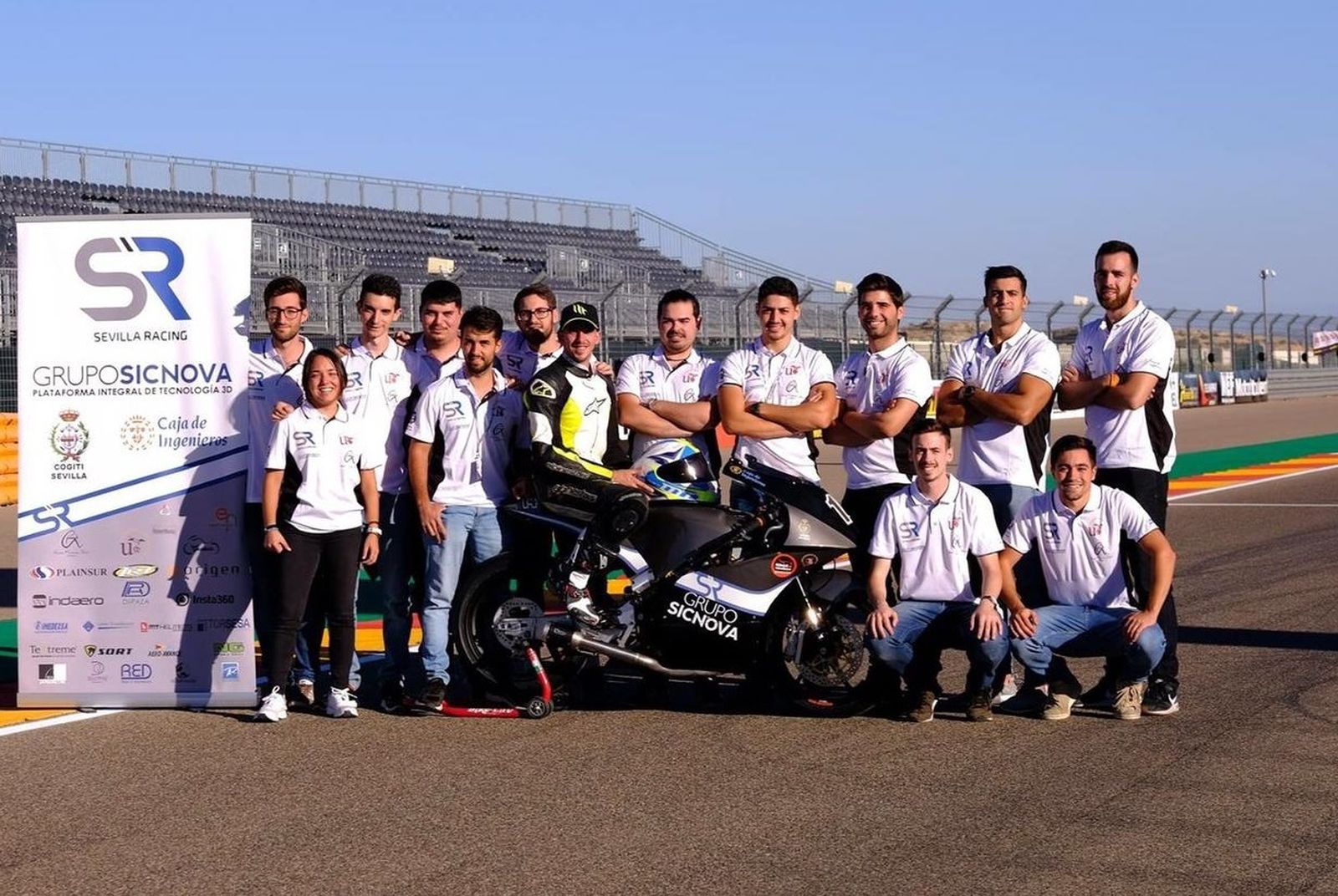 Los componentes de Sevilla Racing, el pasado mes de octubre en el circuito Motorland Aragón.