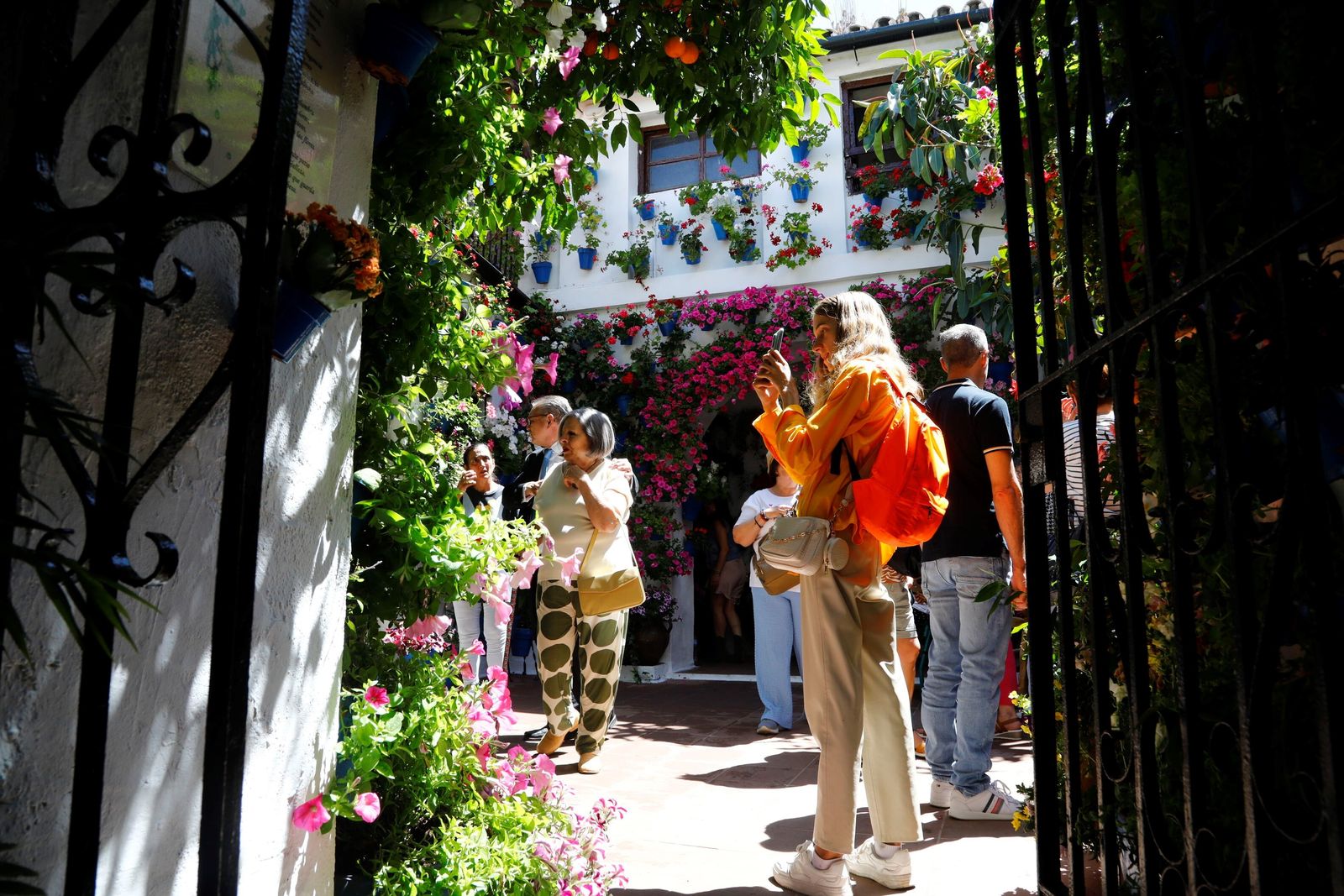 Las colas en el último sábado de Patios de Córdoba, en imágenes