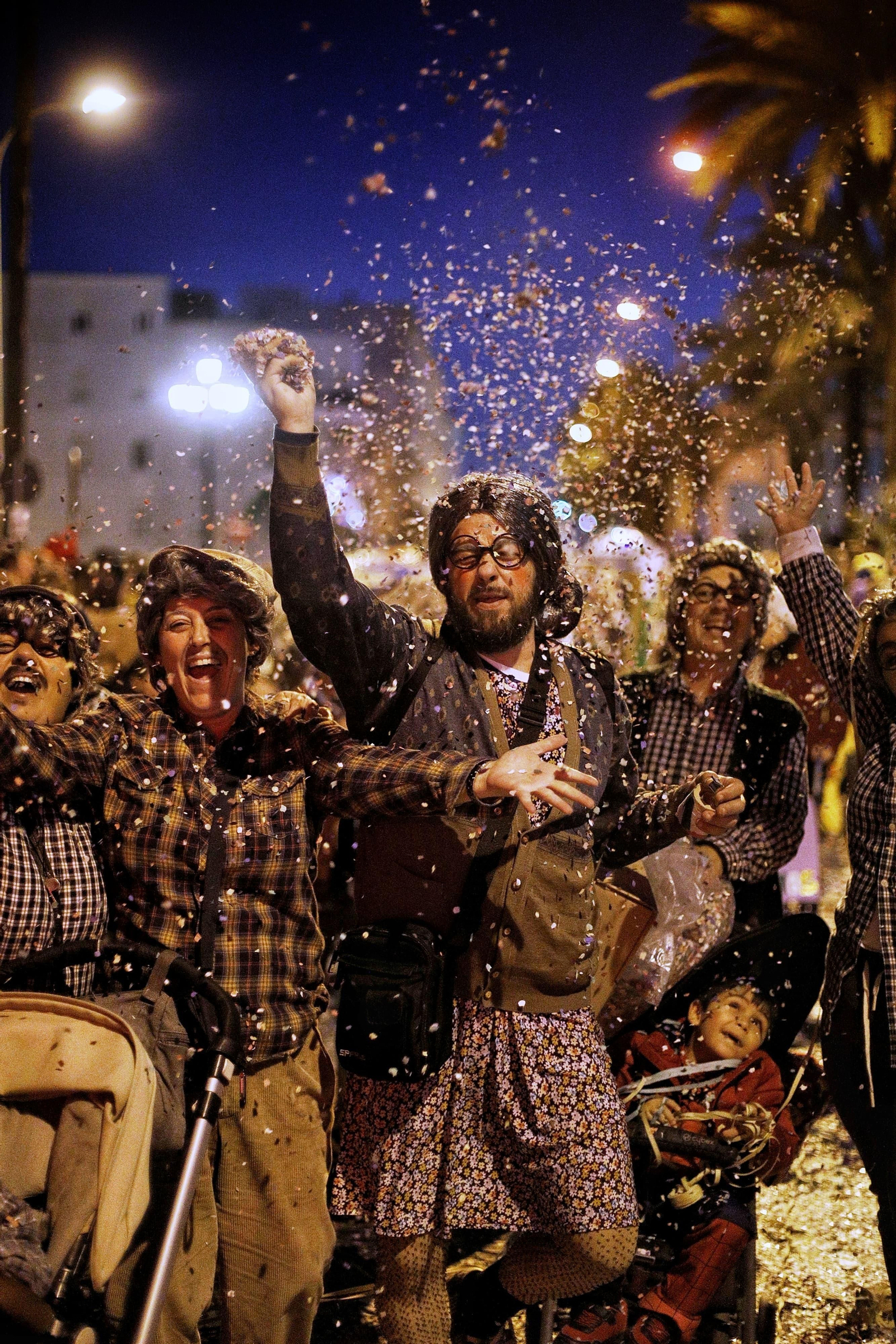 Las imágenes de la divertida Cabalgata del Humor del Carnaval de Cádiz 2024