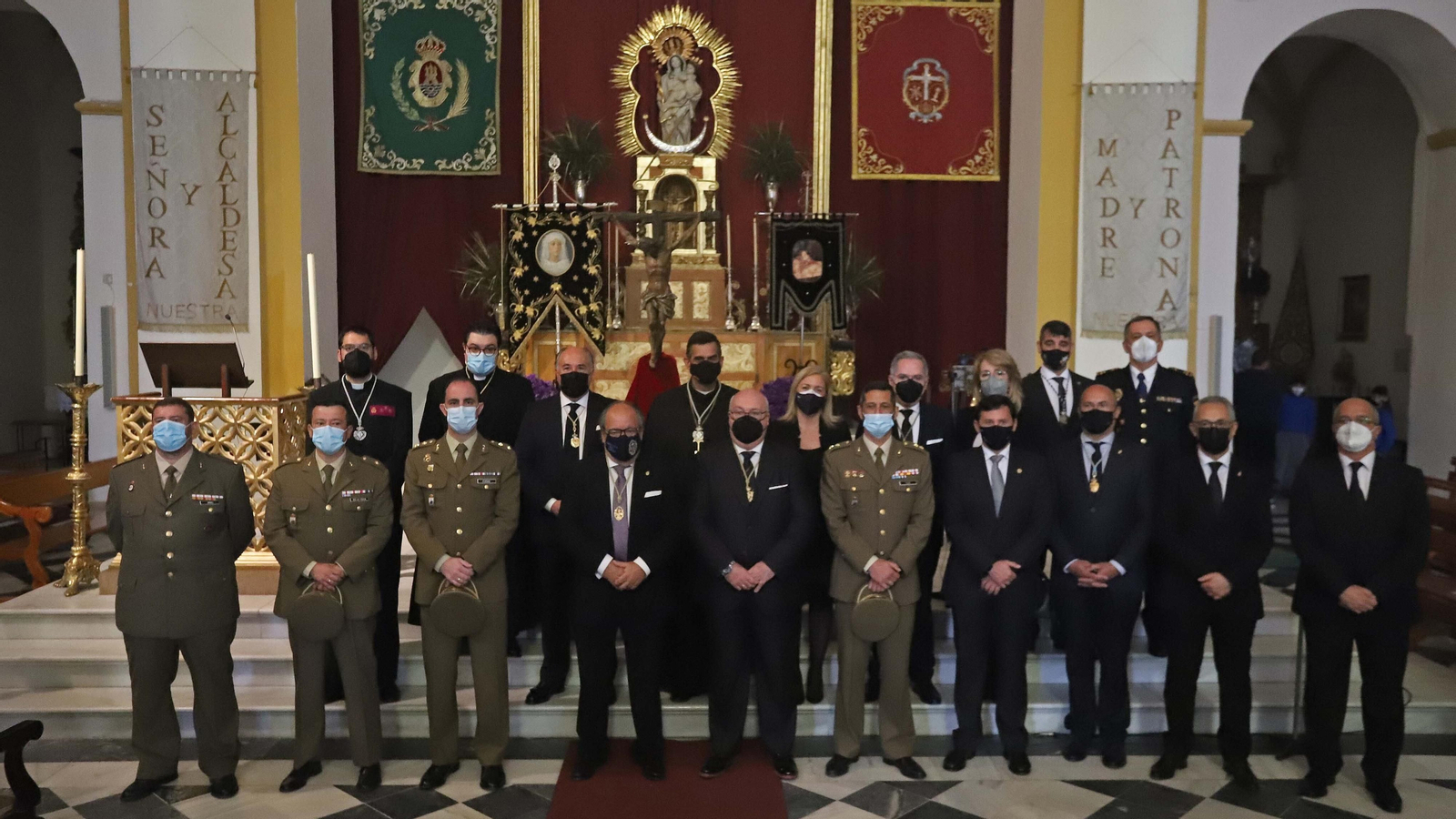 Fotos del Viernes Santo en Algeciras: Mortaja, Misericordia y Santo Entierro