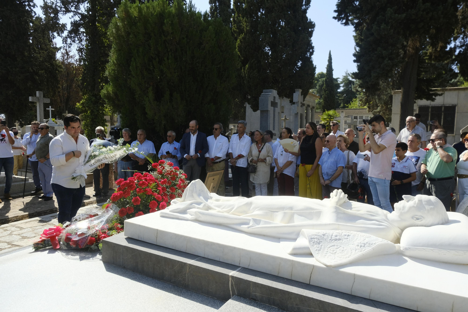 Córdoba recuerda a Manolete en el 75 aniversario de su muerte, en imágenes