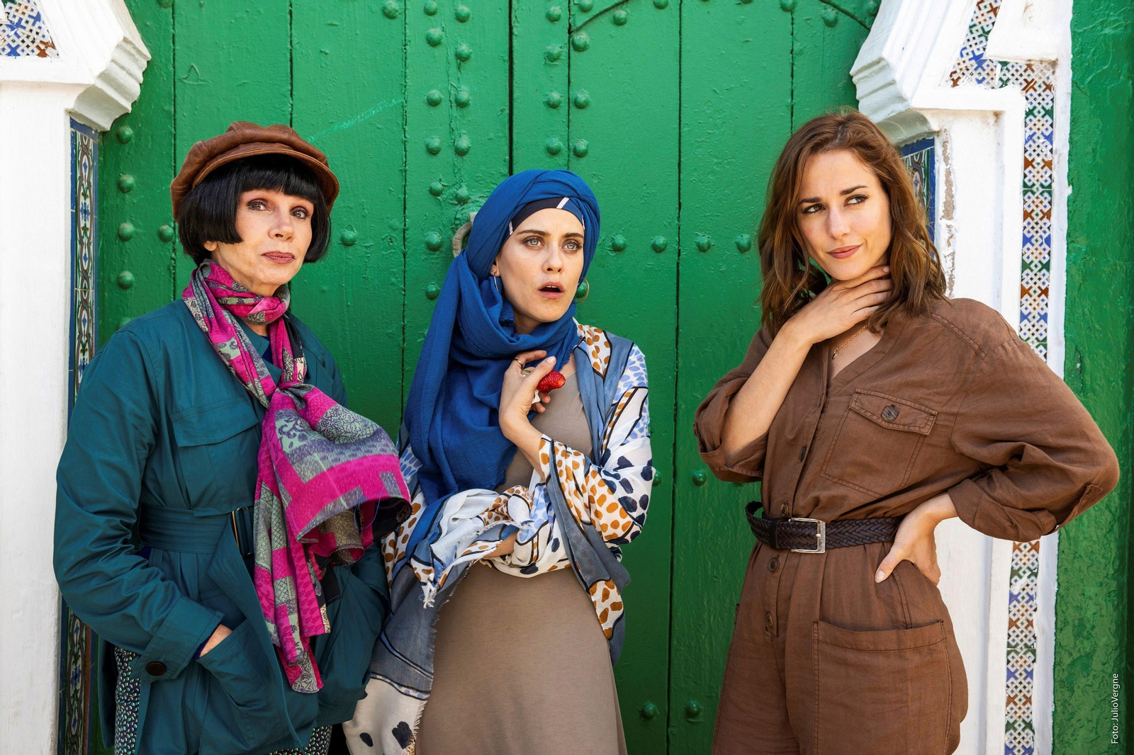 Silvia Alonso, María León y Victoria Abril durante el rodaje del filme.