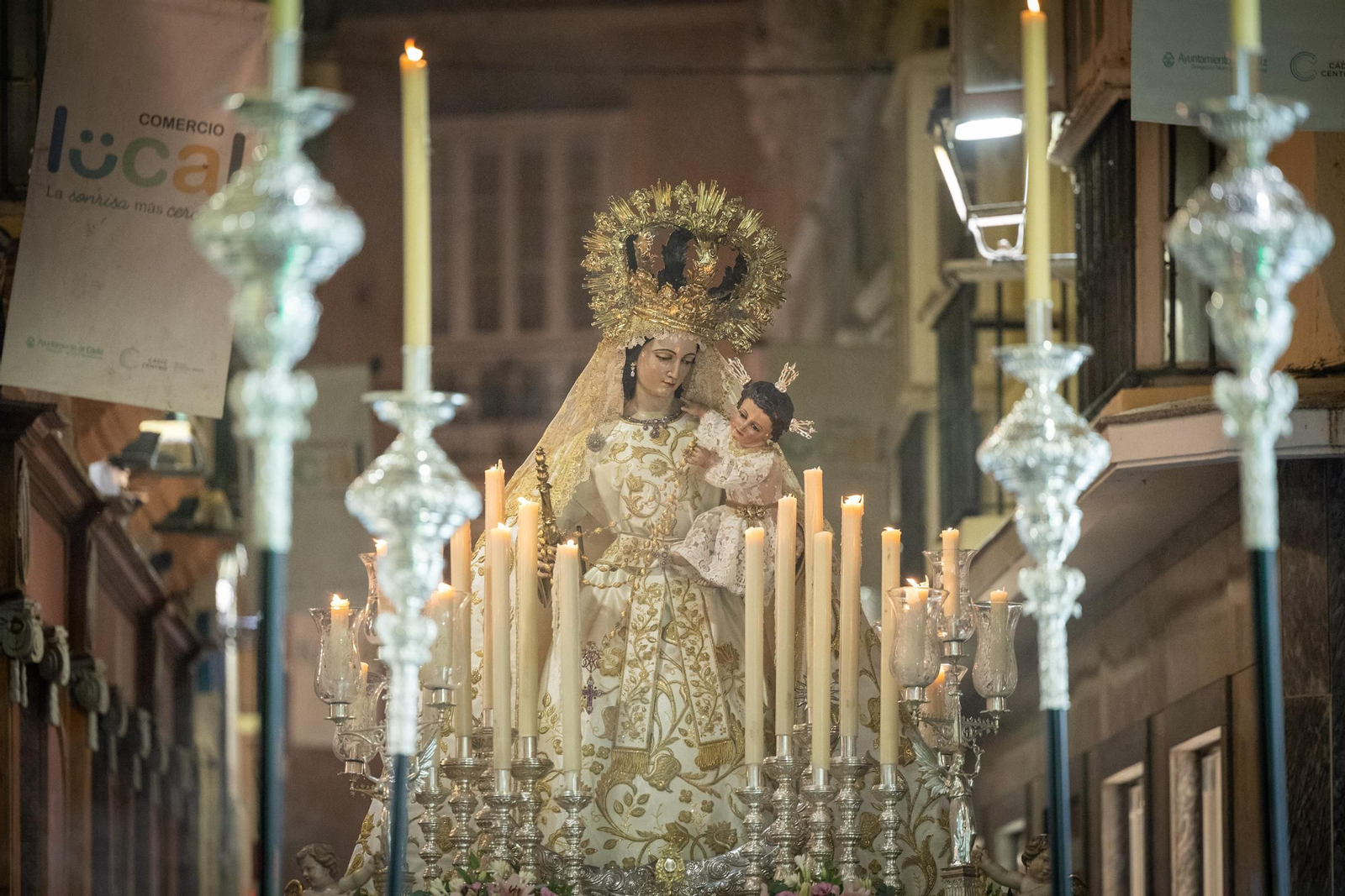 Imágenes de la primera salida de la Virgen del Rosario
