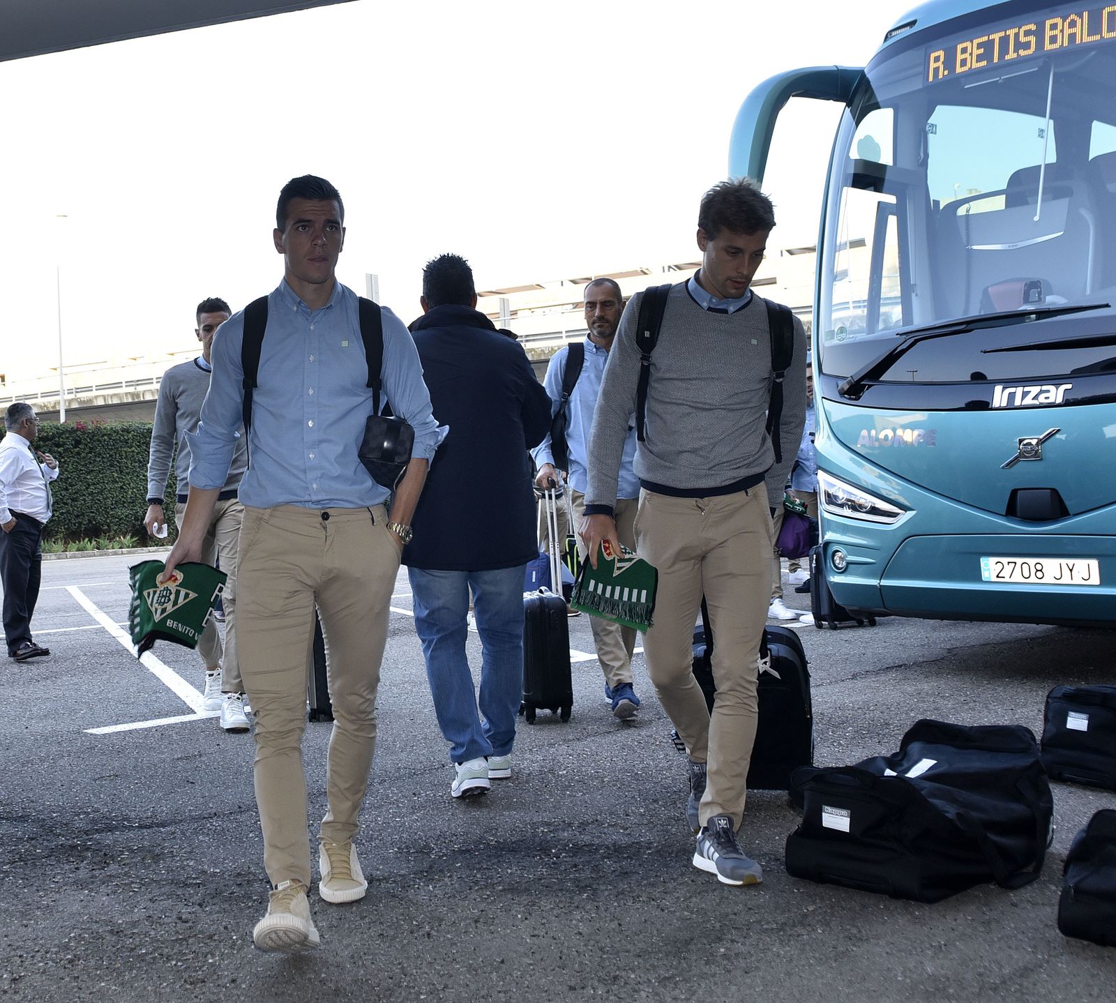Las imágenes del Betis saliendo hacia Milán