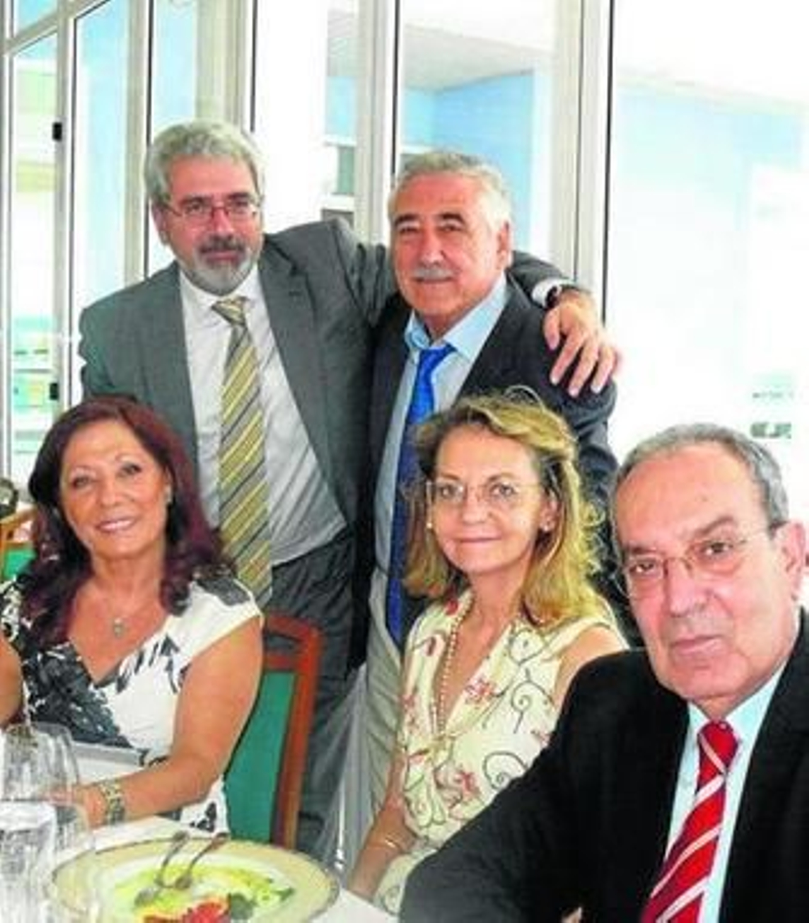 El delegado de Educación en la despedida de los inspectores.