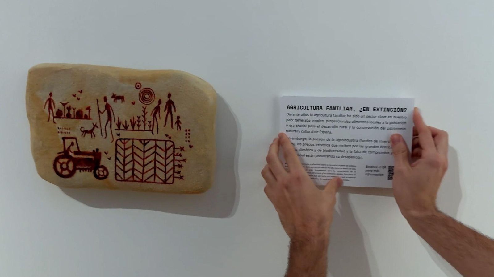 En la pieza se puede leer “Agricultura familiar ¿en extinción?”