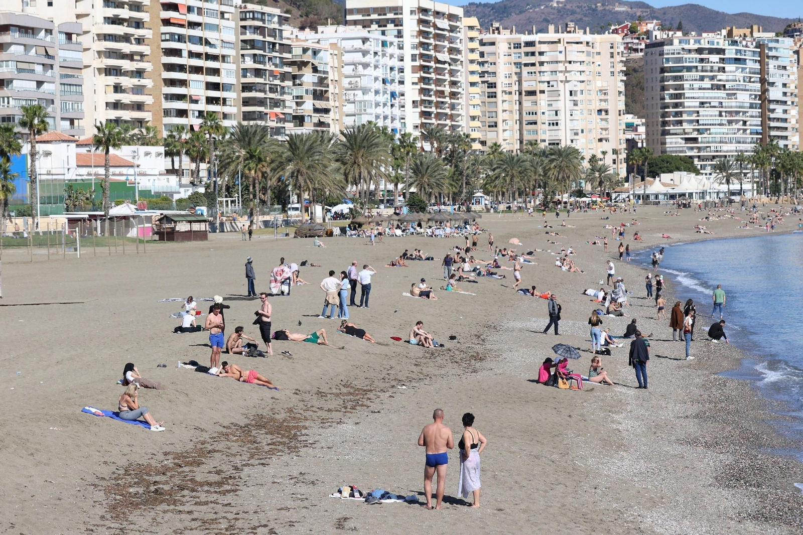 Enero y... día de playa en Málaga: la subida de las temperaturas deja estas imágenes Enero y... día de playa en Málaga: la subida de las temperaturas deja estas imágenes