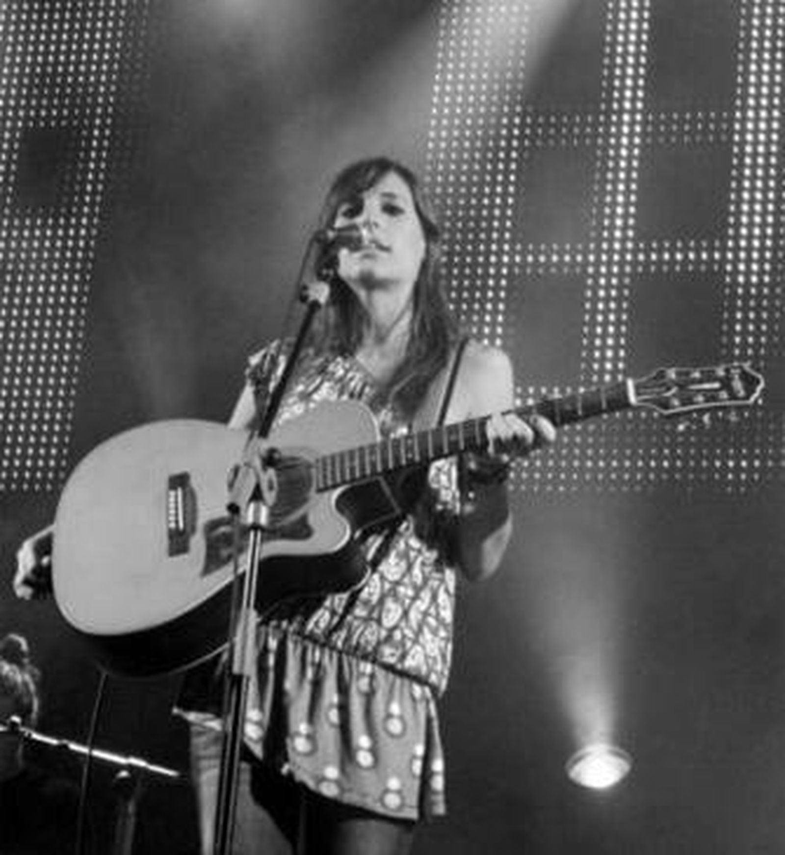 La artista Conchita durante su actuación, anoche en Algeciras.