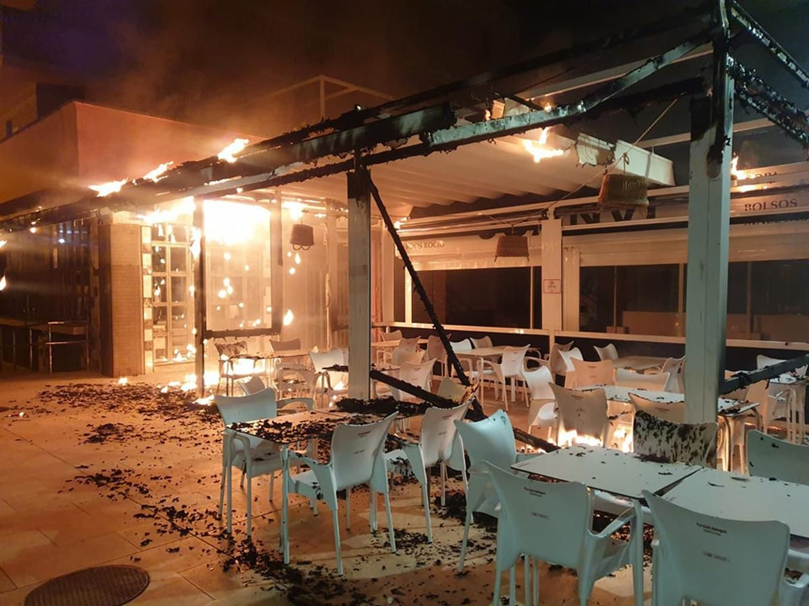 Las llamas han calcinado buena parte de la terraza
