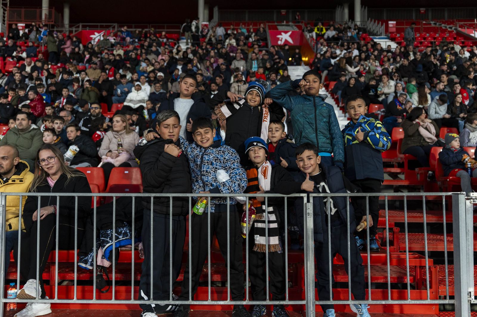 Fotogalería del partido homenaje a Guillermo Blanes entre los veteranos de la UD Almería y el FC Barcelona