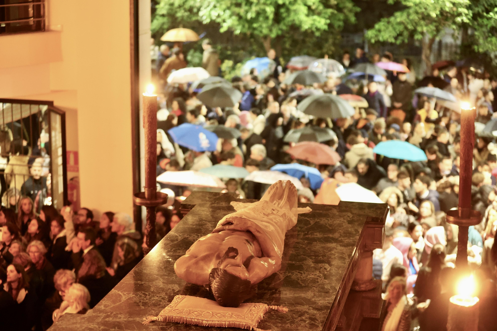 El Sepulcro en el Viernes Santo en Málaga El Sepulcro en el Viernes Santo en Málaga