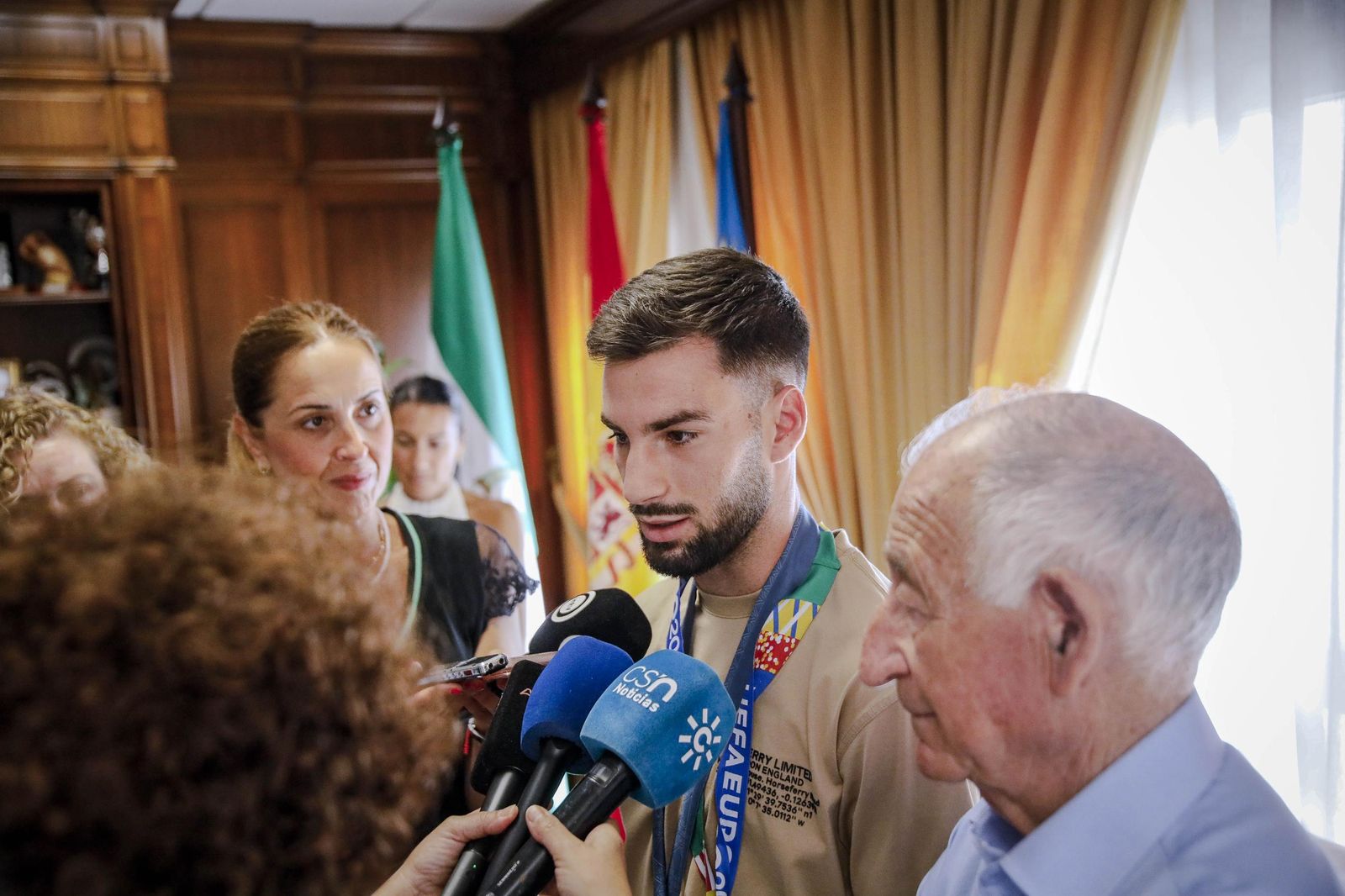 Álex Baena en el Ayto de Roquetas de Mar, en imágenes