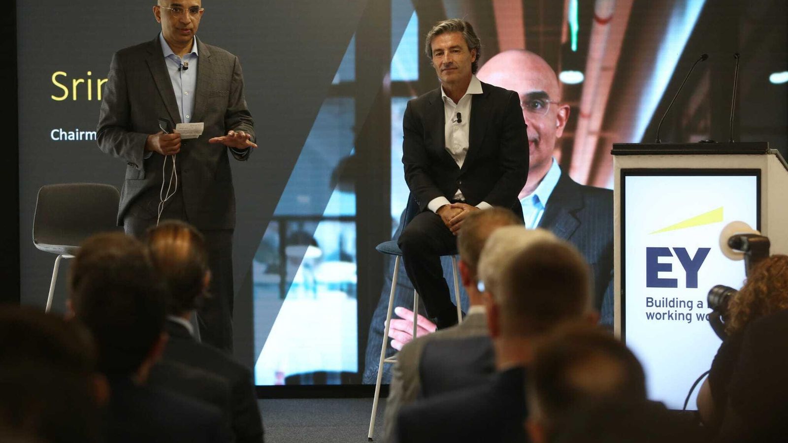 Srini Rao, vicepresidente global de EY GDS, y Federico Linares, presidente de EY España. Srini Rao, vicepresidente global de EY GDS, y Federico Linares, presidente de EY España.