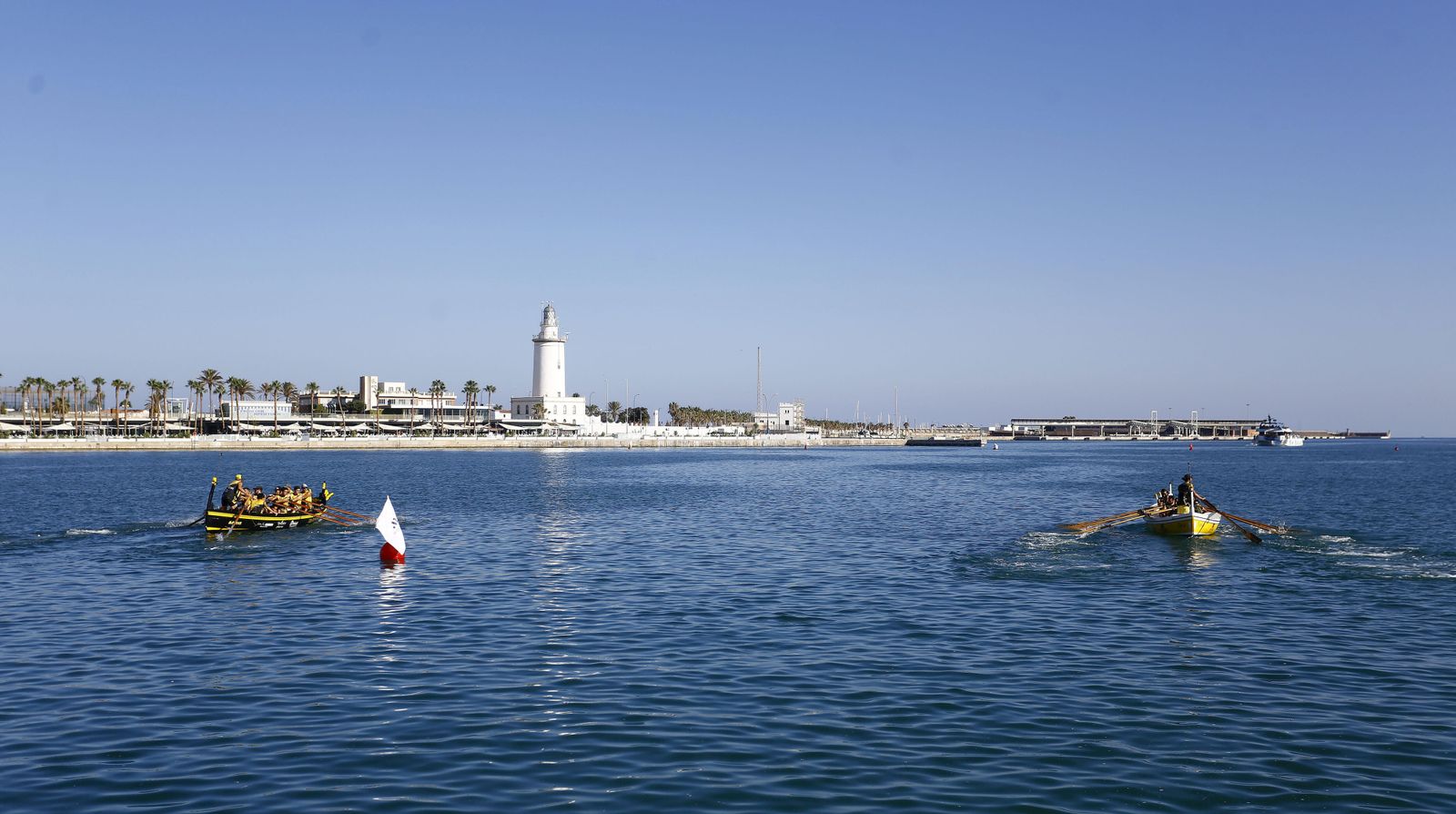 Las fotos de la carrera de jábegas en el puerto de Málaga