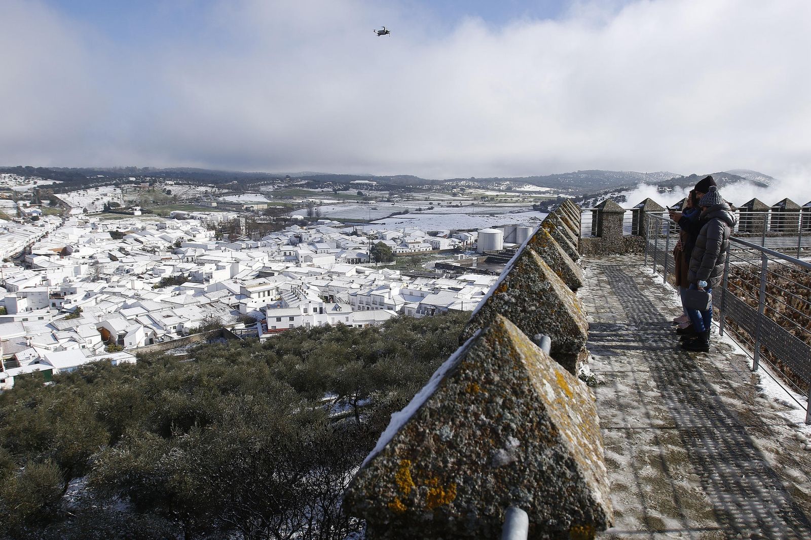 Alanís de la Sierra desde la muralla de su castillo tras la nevada de principios de enero.