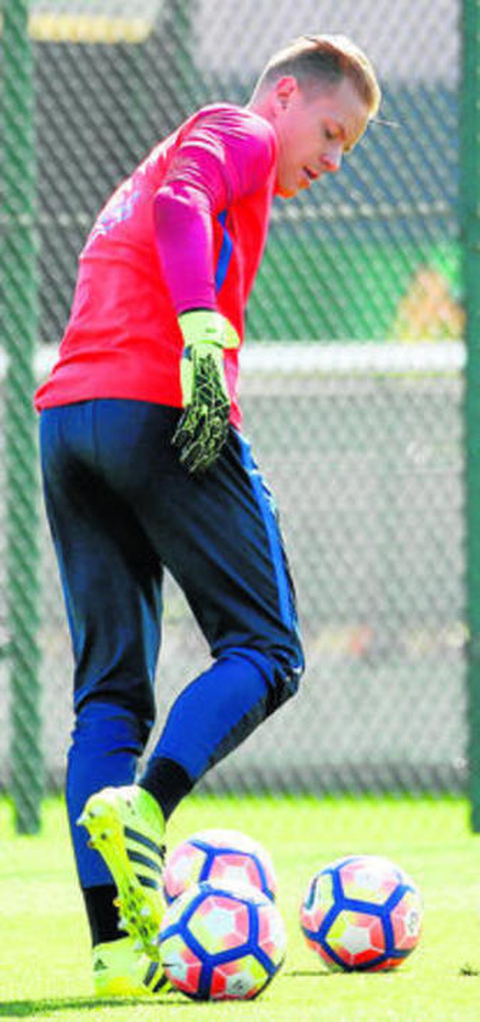 Ter Stegen, en un entrenamiento del Barcelona.