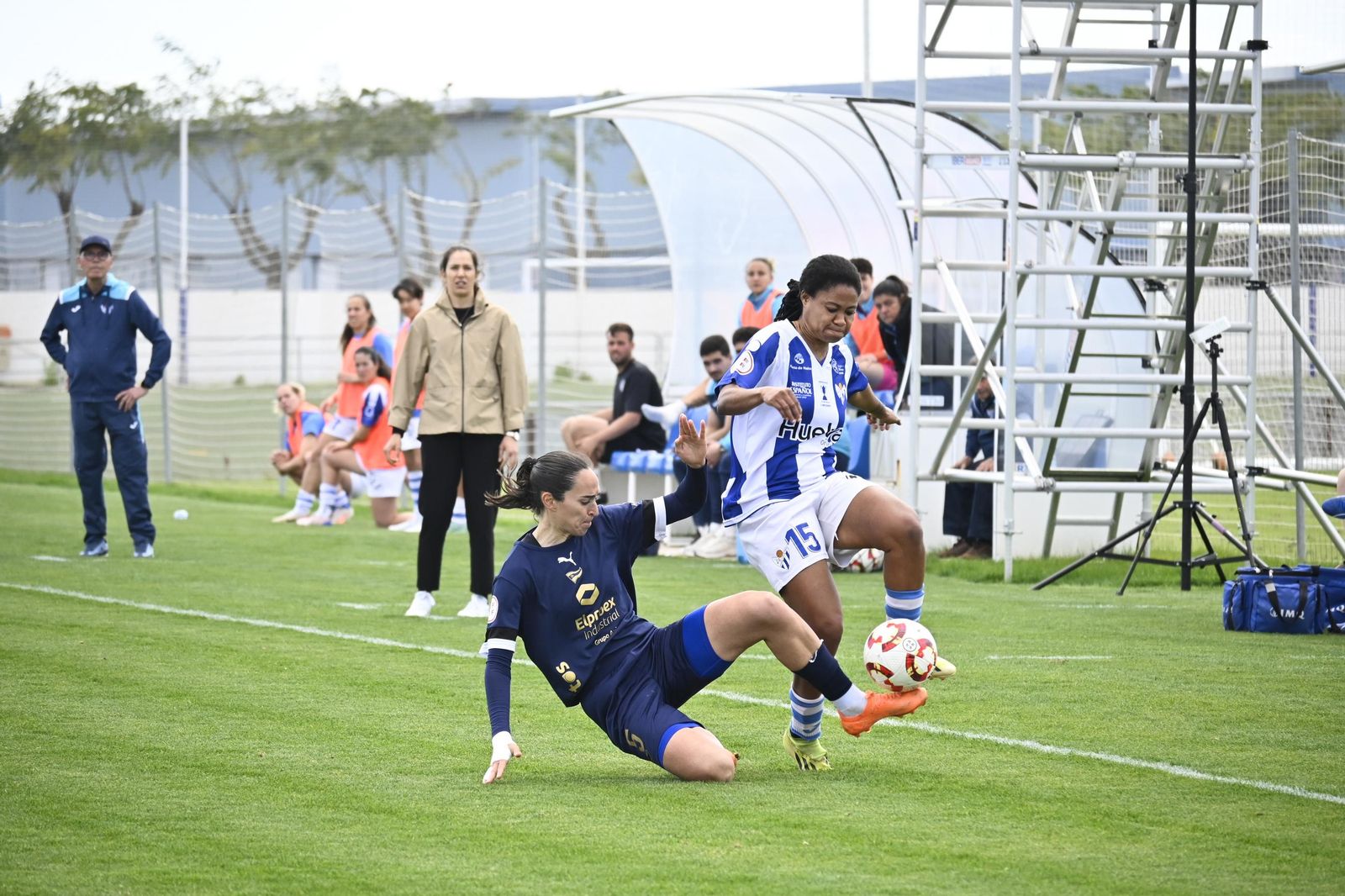 Imágenes del partido entre el Sporting de Huelva y el Alavés Fem