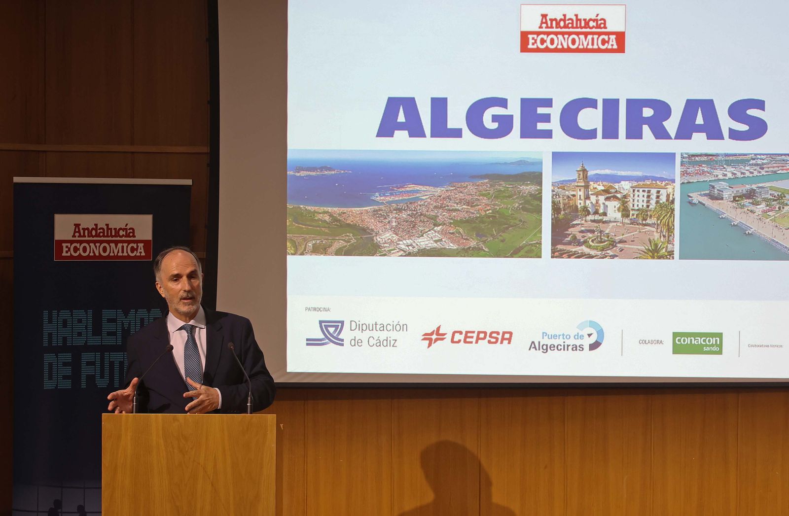 Imágenes de la presentación de la revista Andalucía Económica en Algeciras
