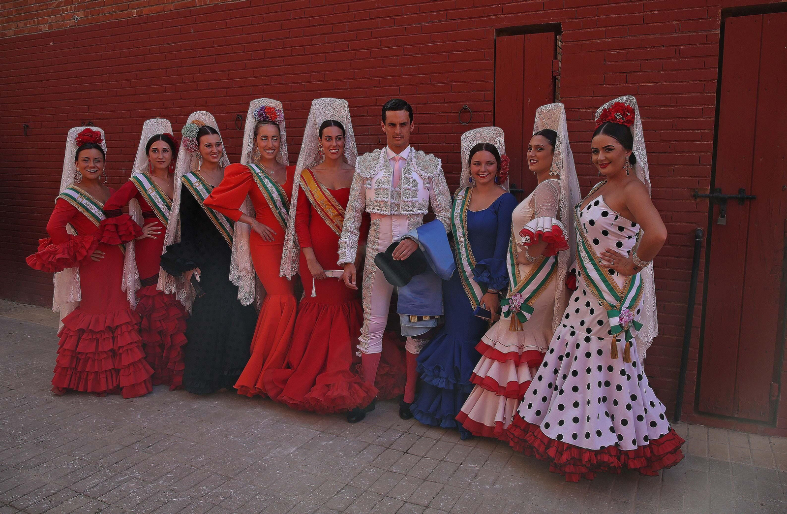 Fotos de la corrida del viernes de la Feria Taurina de Algeciras 2023: Morante de la Puebla, Emilio de Justo y David Galván