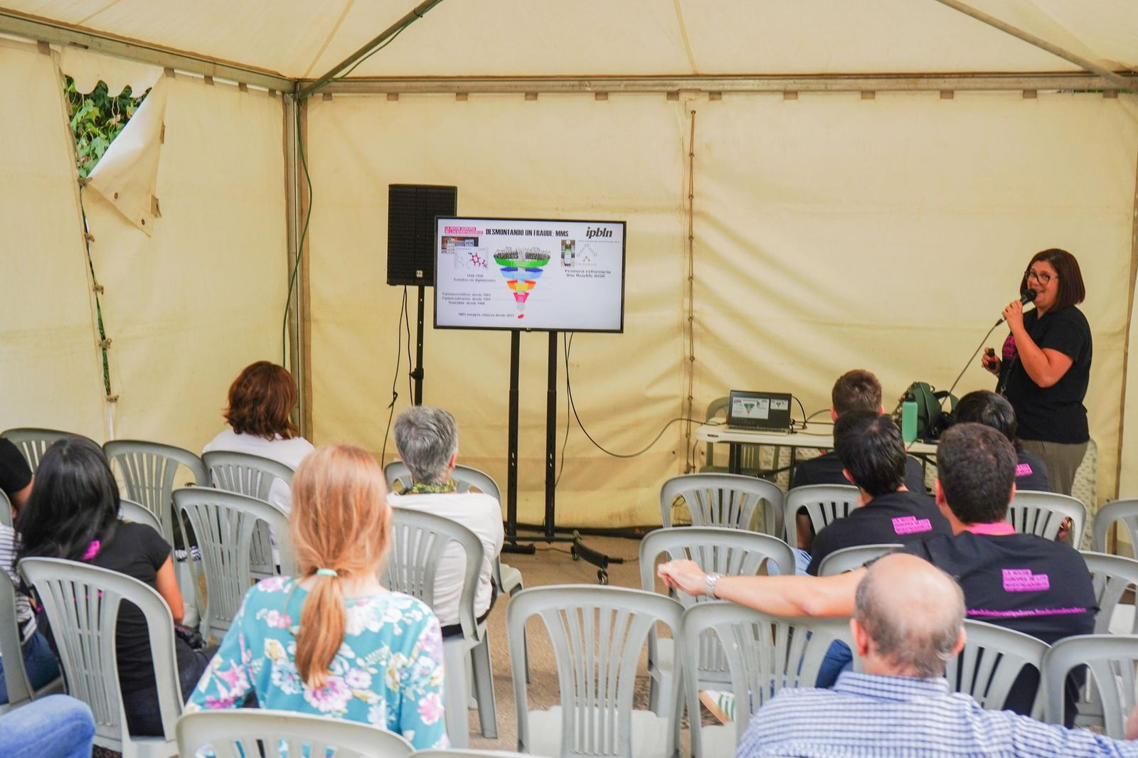 Las mejores imágenes de la Noche de los Investigadores en Granada