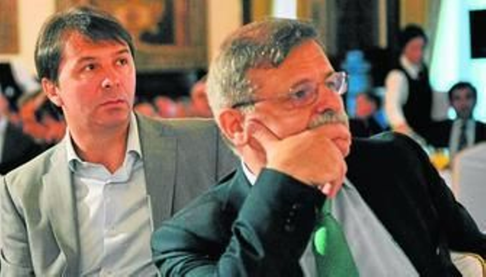 Vlada Stosic y José Antonio Bosch, atentos durante el transcurso de un acto.