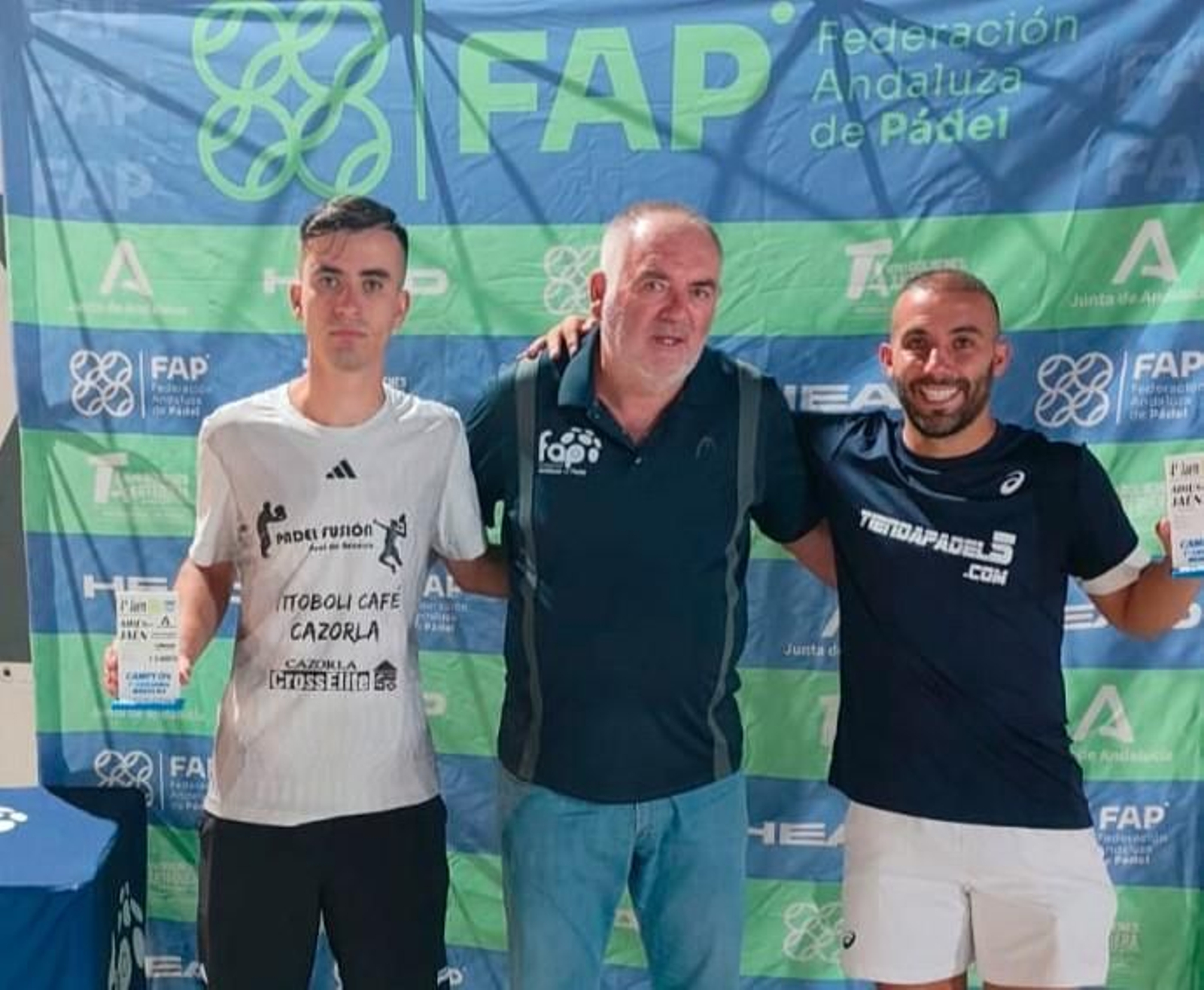 Alejandro Portillo y Tomás Poblaciones, junto al delegado provincial Miguel Ligero.