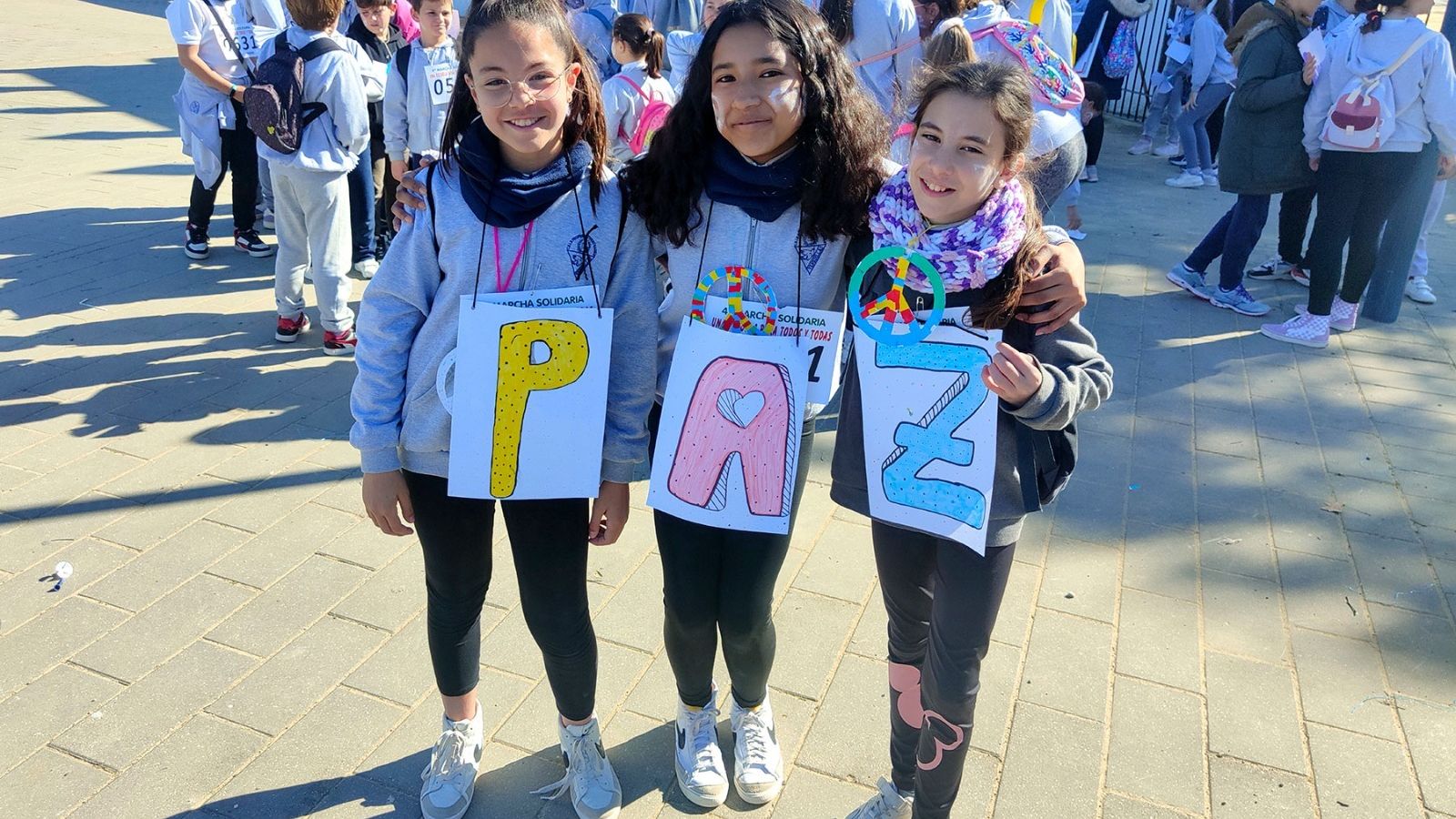Escolares de Utrera en la marcha solidaria de la Fundación Vicente Ferrer.