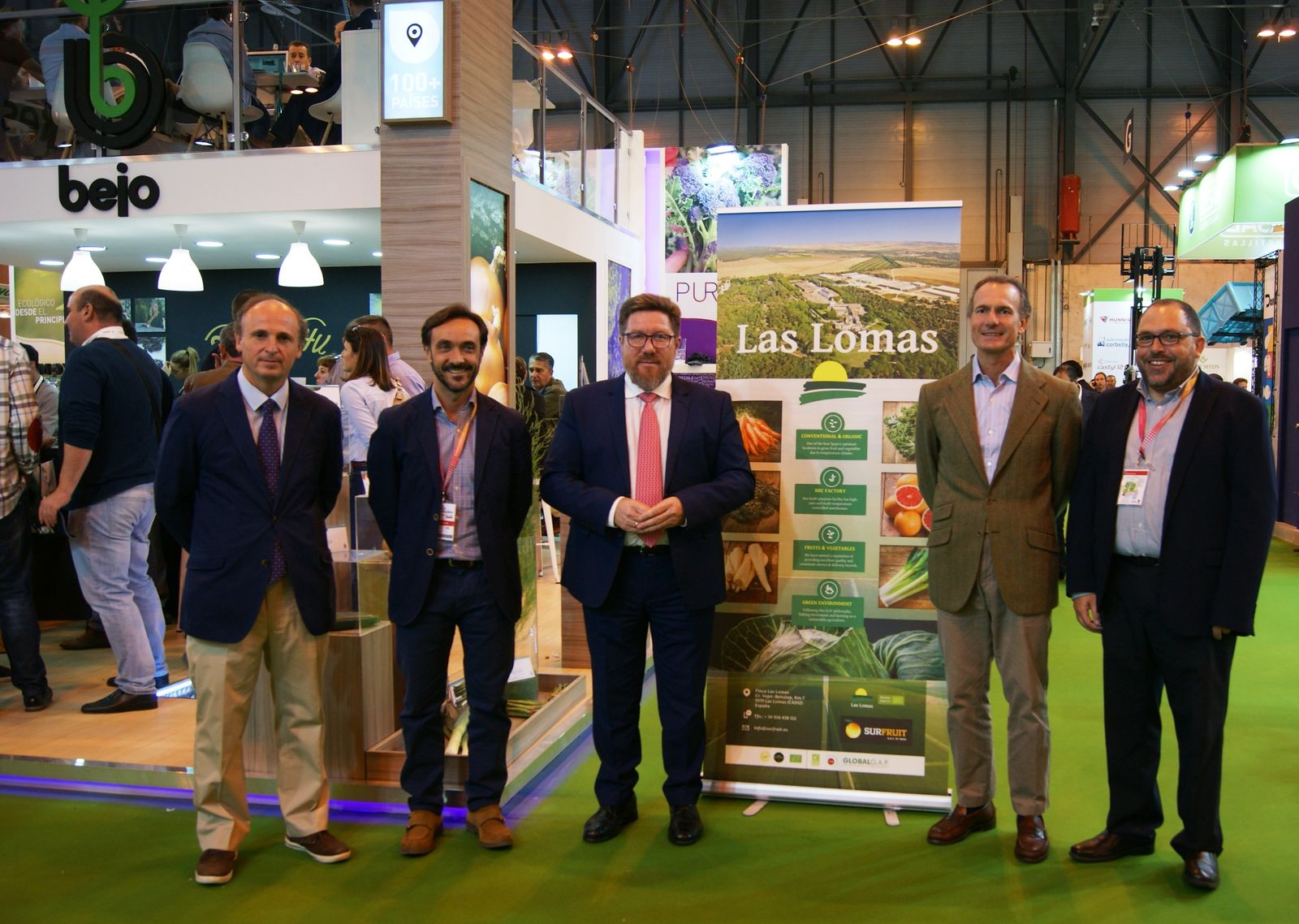 Responsables de la Junta y la finca Las Lomas  en la Fruit Attraction de Madrid