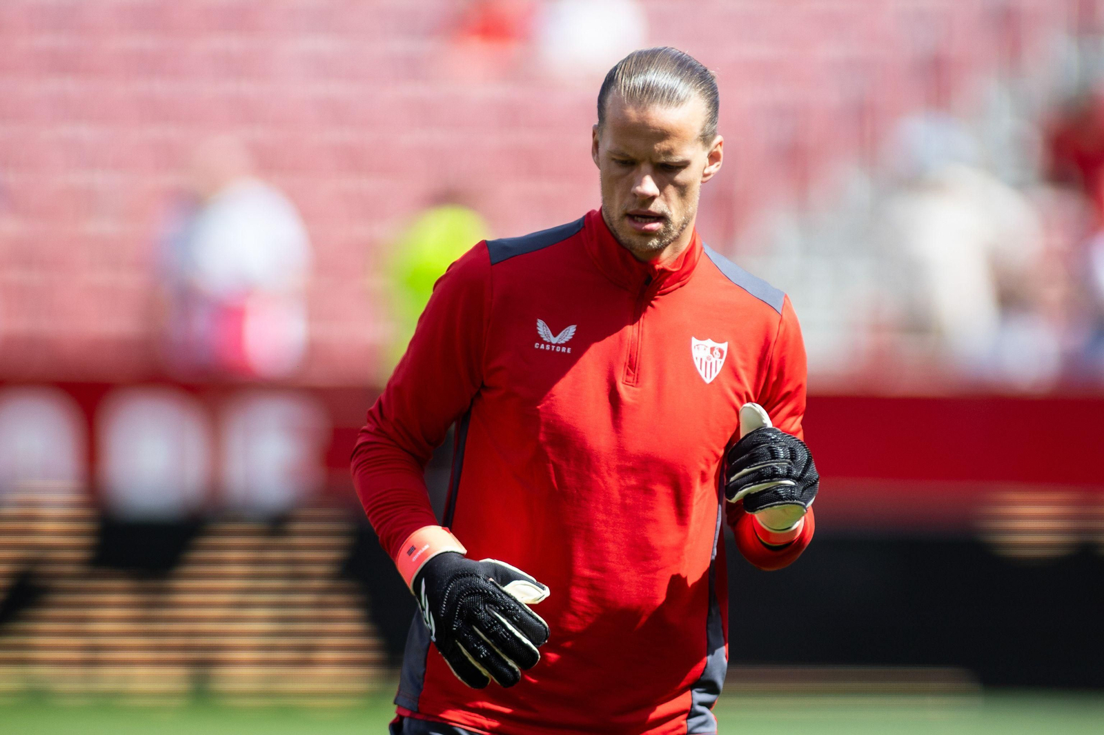 Örjan Nyland, en el calentamiento de un partido reciente.