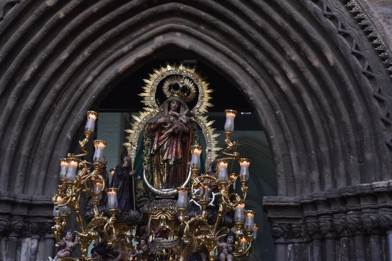 Las imágenes de la procesión de la Reina de Todos los Santos