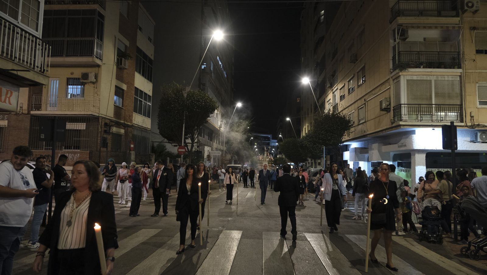 Imágenes de La Magna por las calles de Almería