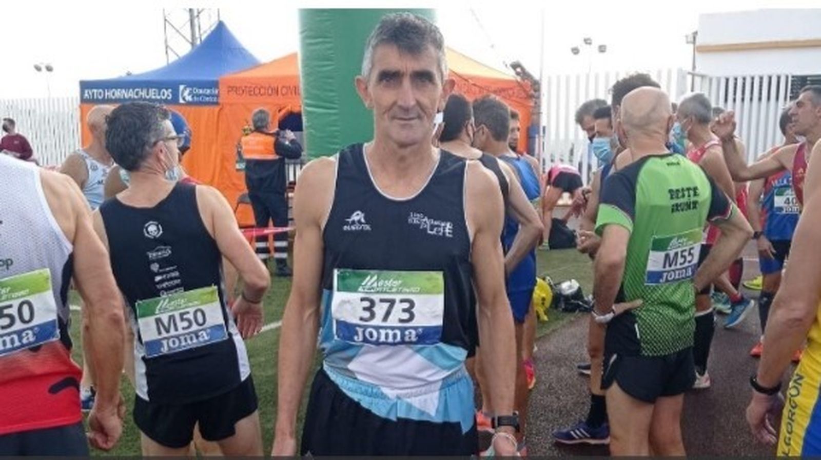 Oché Muriel se confirma como el rey del fondo andaluz entre los veteranos.