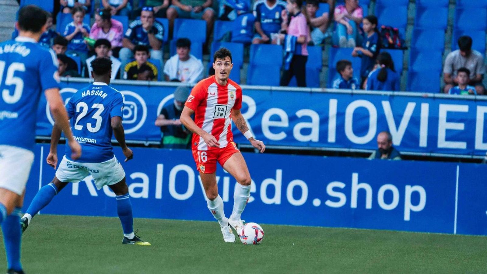 Radovanovic trata de encontrar a algún compañero.