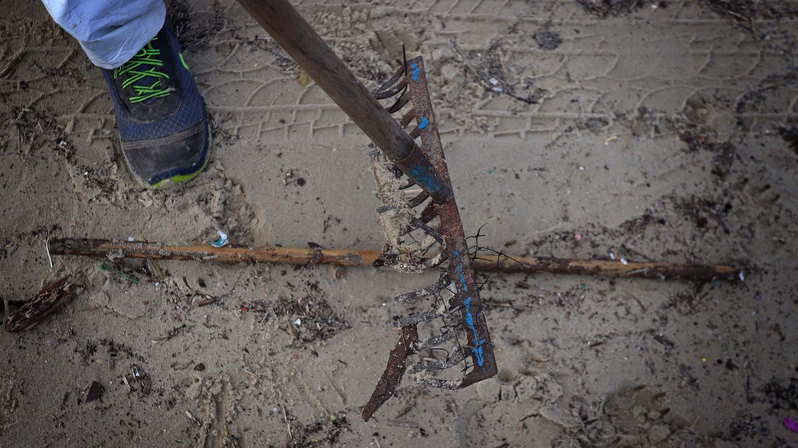 Restos de combustible del AM Ghent en Algeciras