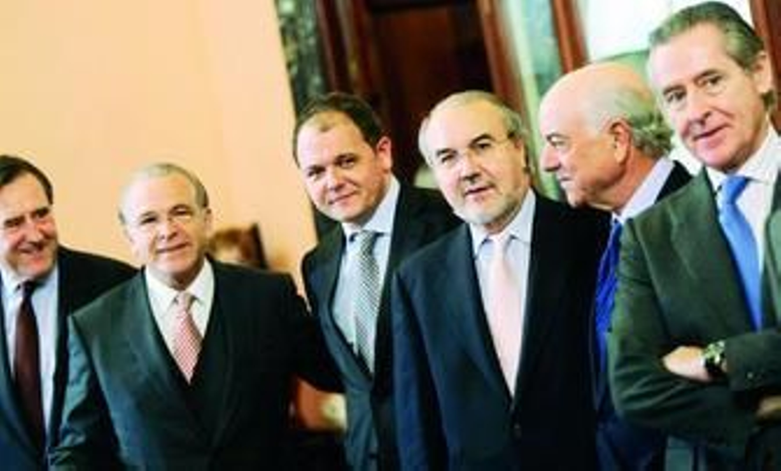 David Vegara y Pedro Solbes, flanqueados por Isidré Fainé (i), Francisco González (d) y Miguel Blesa. David Vegara y Pedro Solbes, flanqueados por Isidré Fainé (i), Francisco González (d) y Miguel Blesa.