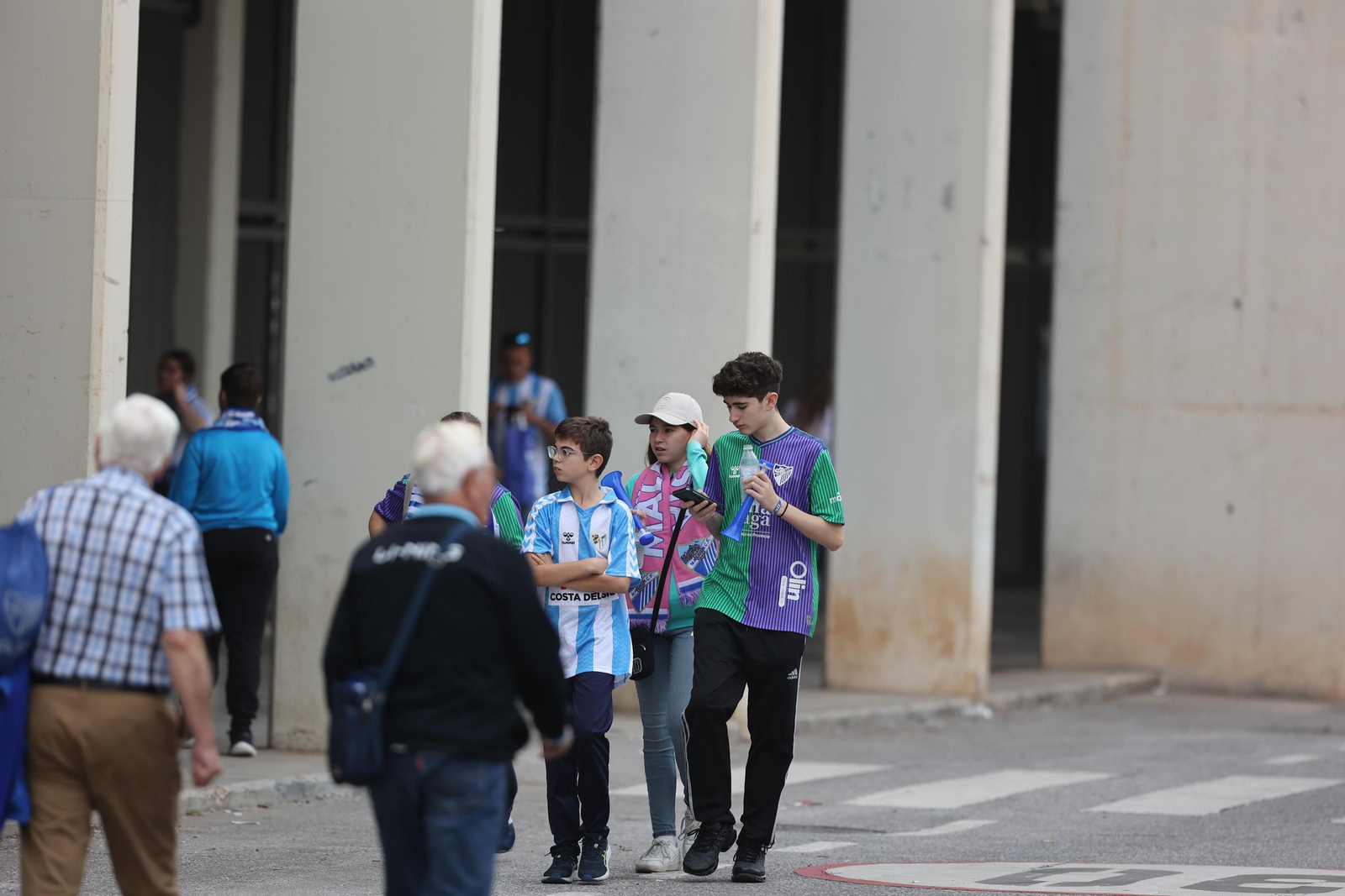 Búscate en las gradas de La Rosaleda durante el Málaga CF-AD Ceuta Búscate en las gradas de La Rosaleda durante el Málaga CF-AD Ceuta
