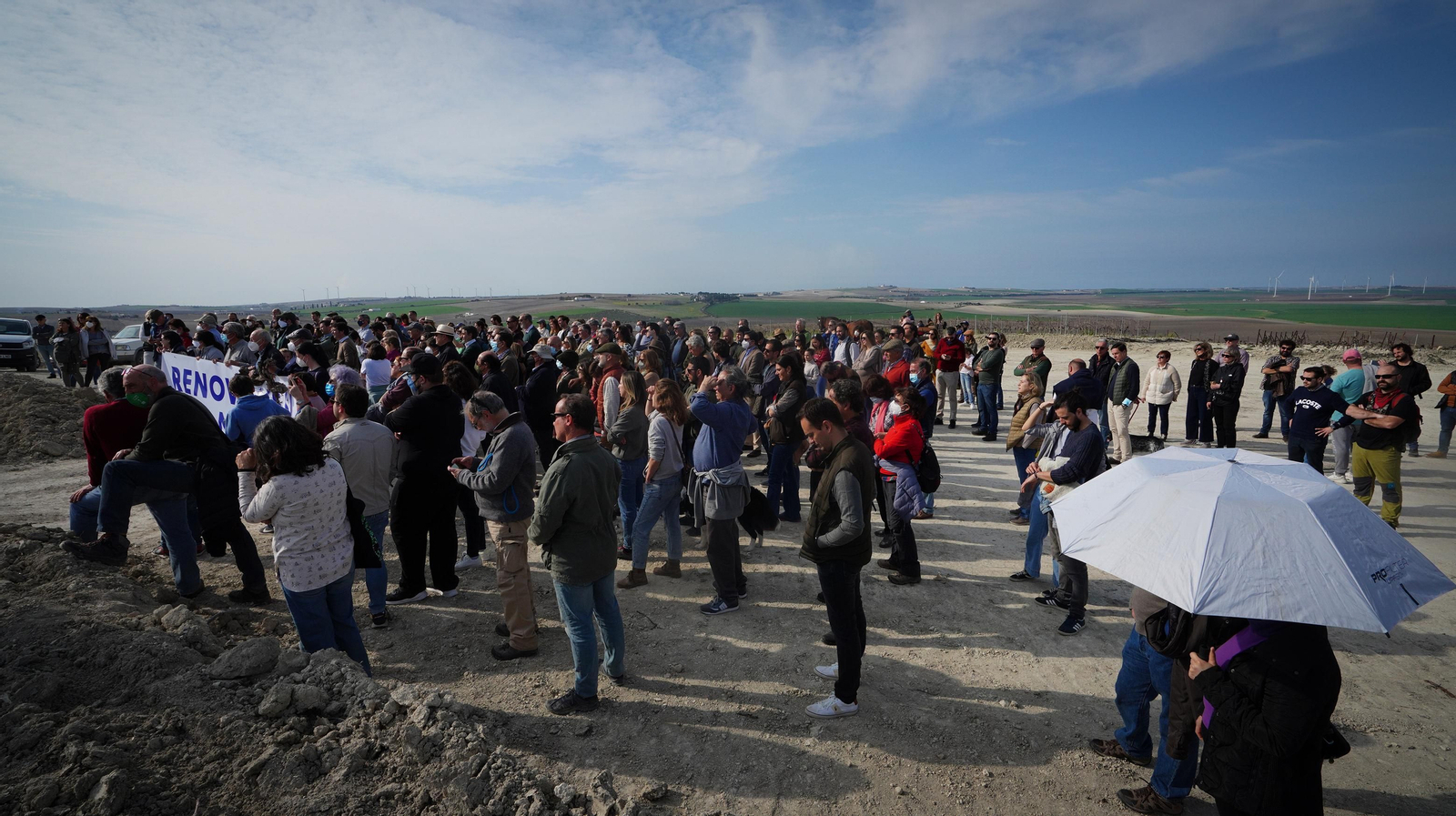 Marcha en protesta por la instalación de un parque eólico en la campiña jerezana
