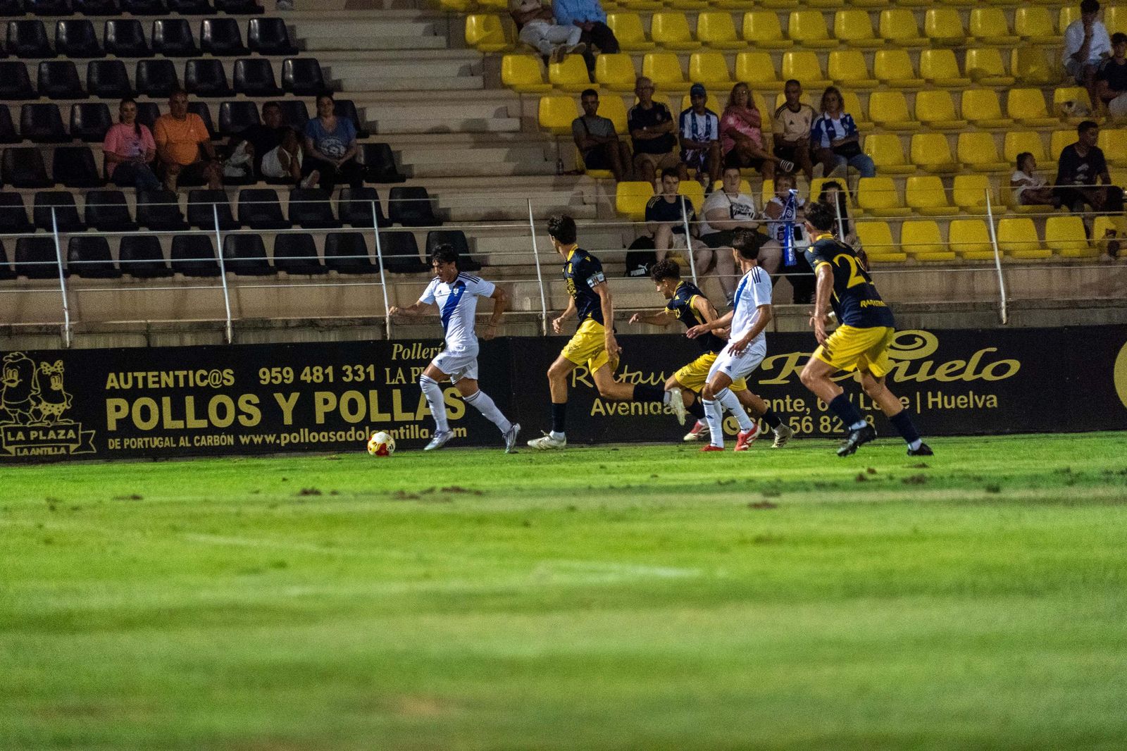 Imágenes del partido AD Merida - Recreativo de Huelva del Trofeo de la Bella