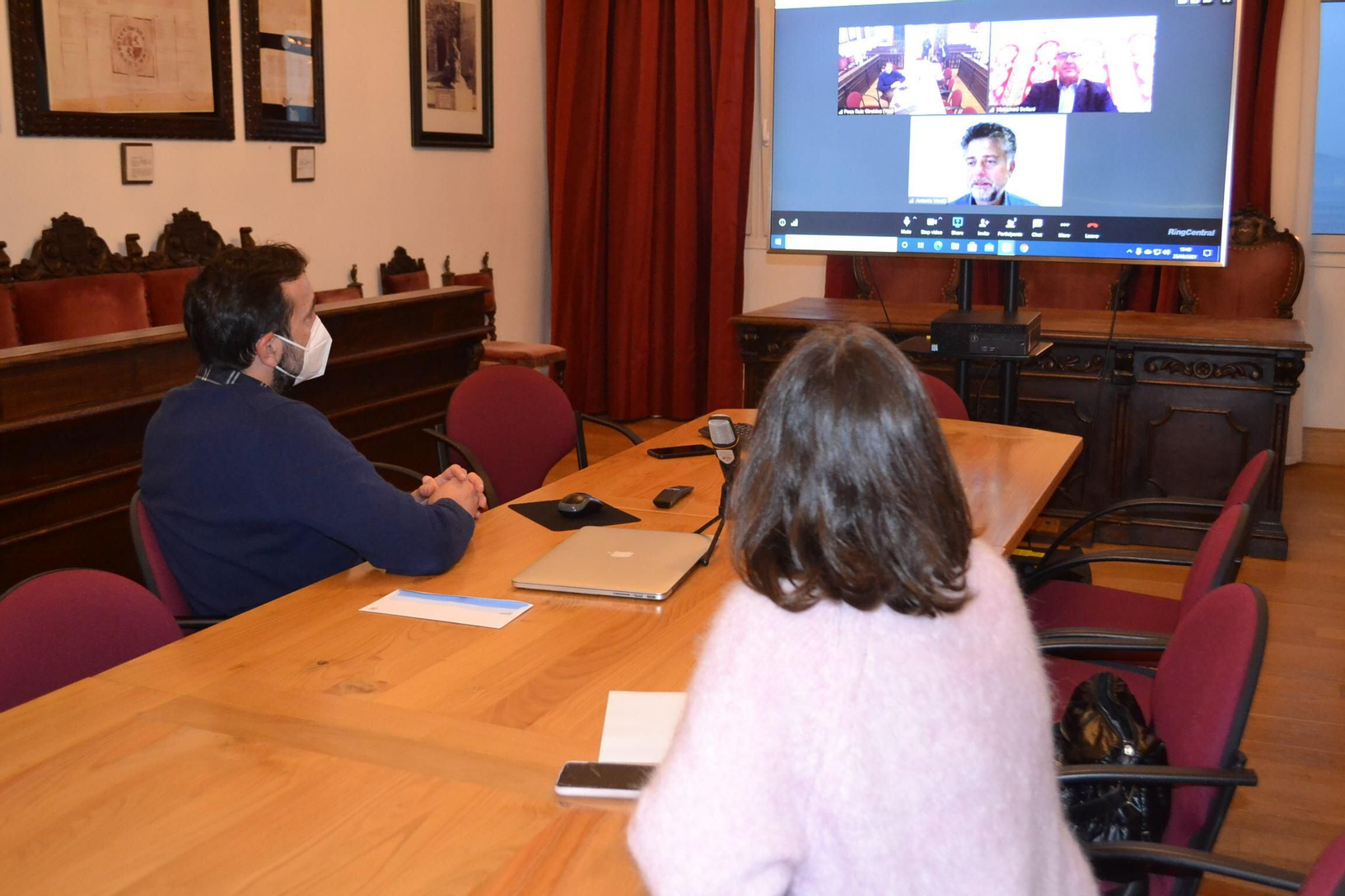 La reunión telemática entre representantes de Tarifa y Chefchauen.