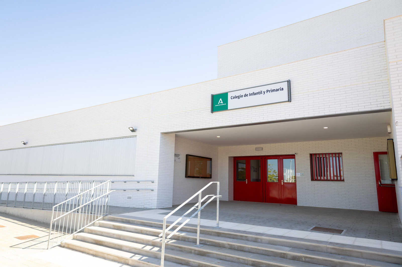 Un recorrido en imágenes por el interior del nuevo colegio del Ensanche Sur en Huelva