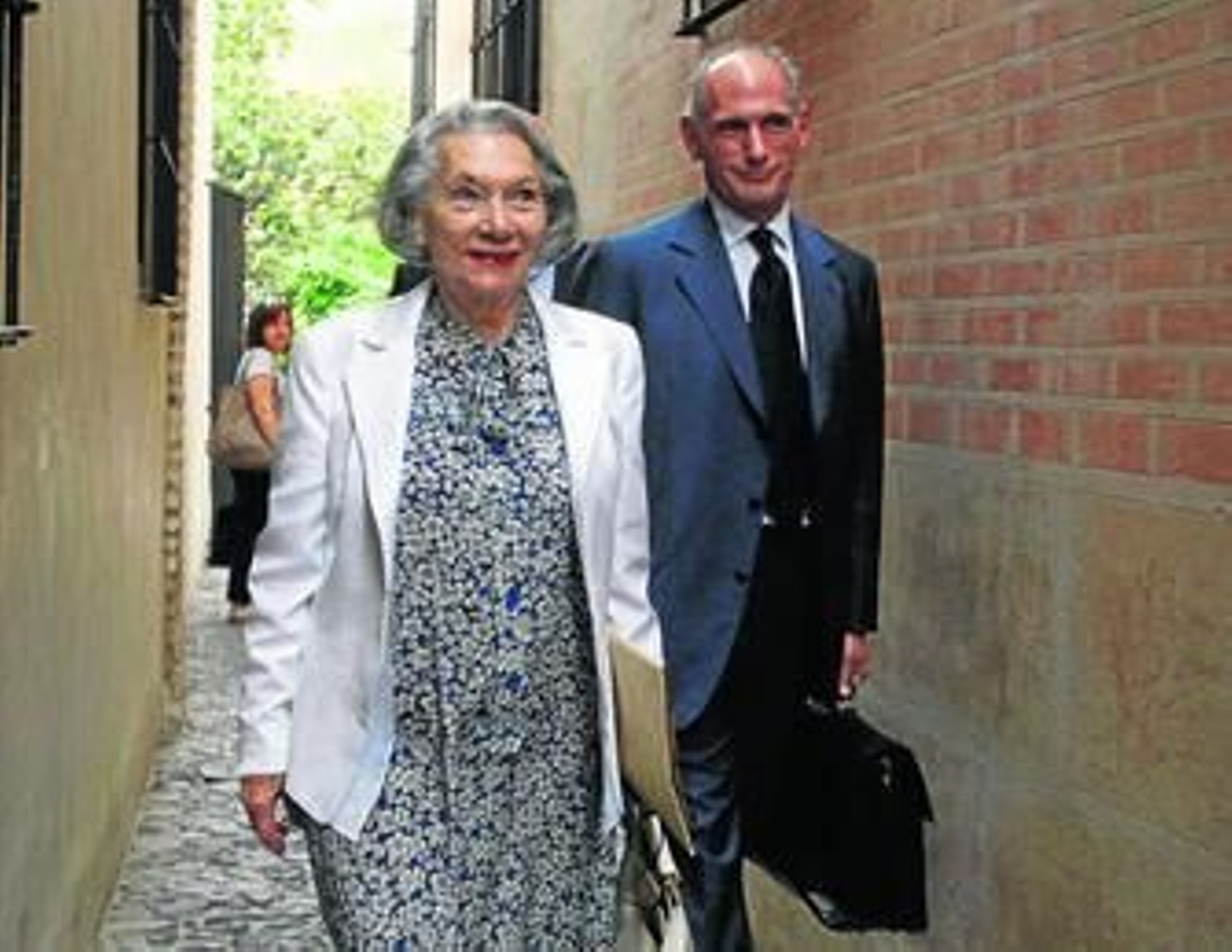 Christine y Bernard Ruiz-Picasso, ayer, a su llegada al museo.