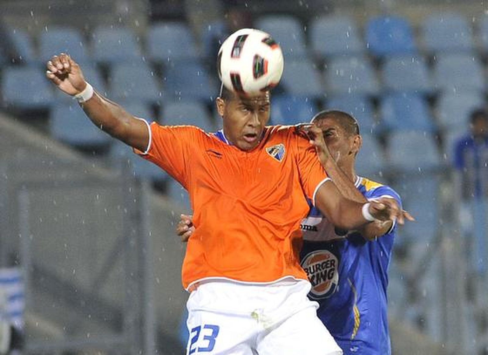 El Málaga gana su segundo partido de la temporada en Liga en casa del Getafe. / EFE