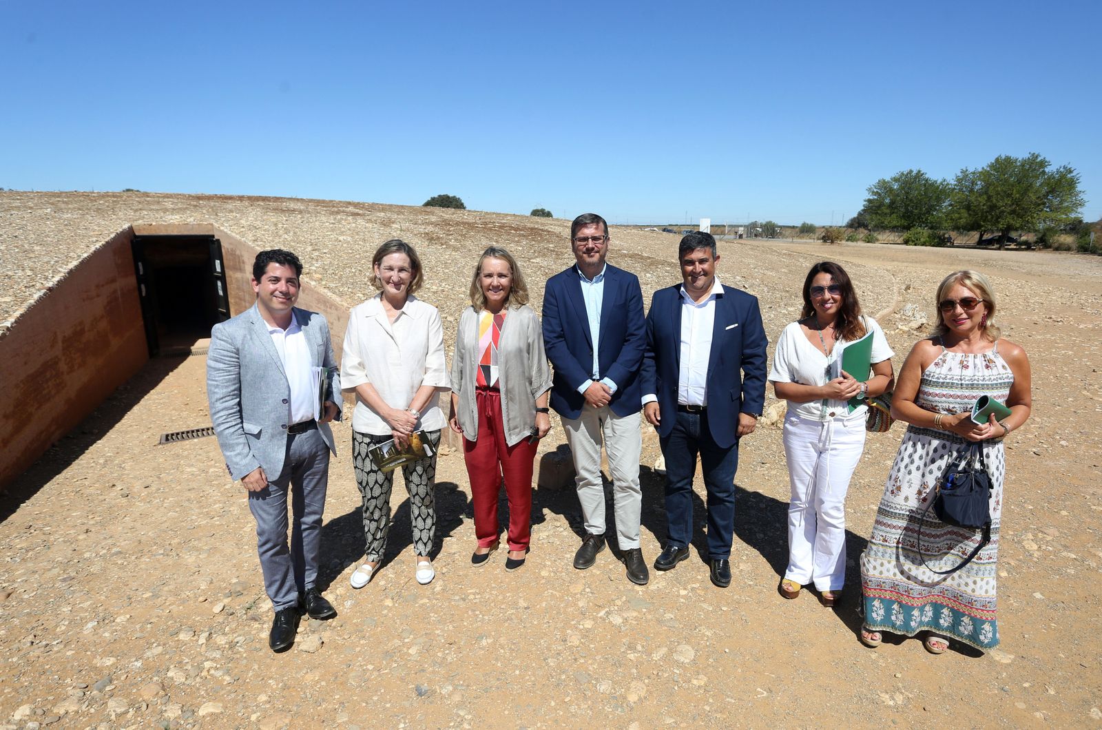 Visita de autoridades al Dolmen de Soto en imágenes