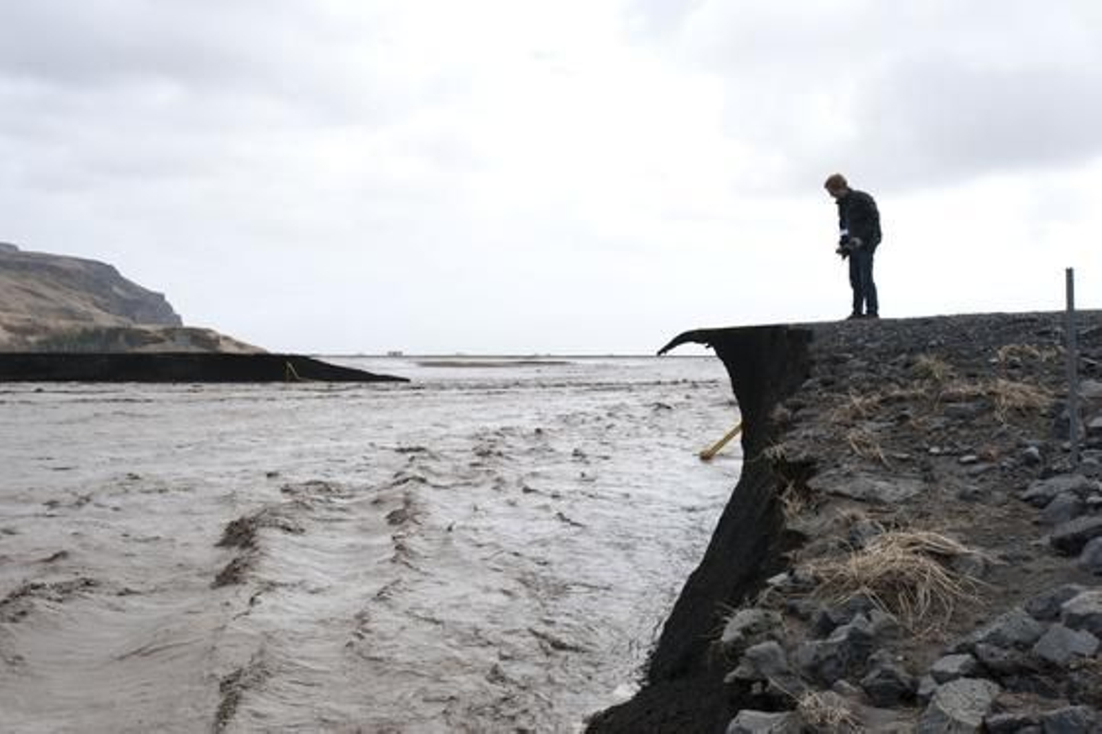 La abundante ceniza expulsada por el volcán ha obligado a reordenar el tráfico aéreo del norte de Europa. 

Foto: Agencias