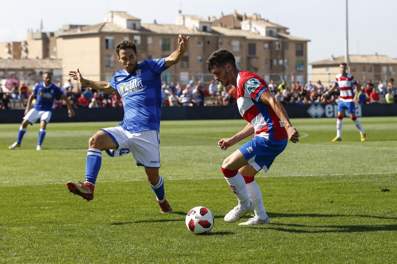 El lateral izquierdo Carlos Neva es la  principal novedad en la convocatoria del Granada CF.