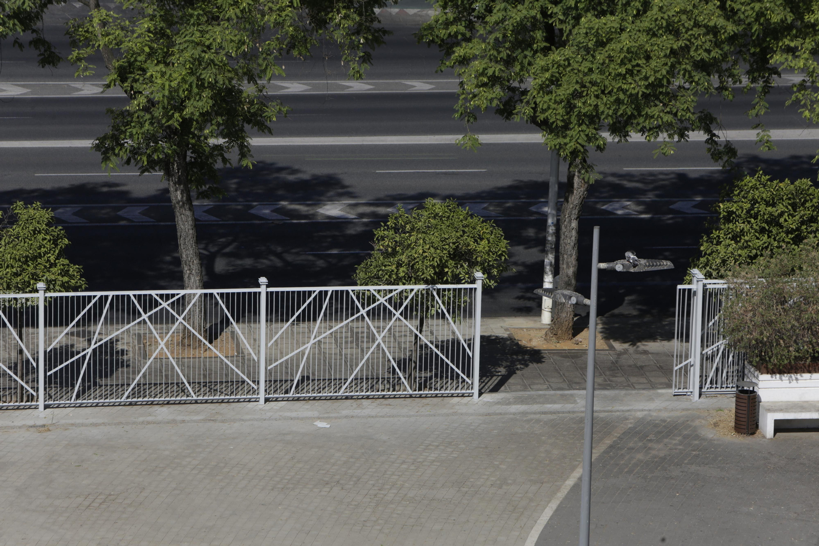 Abandono y mal estado de la plaza entre Mercadona y Plaza de Armas