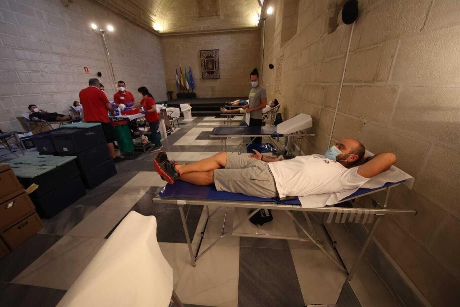 Donantes participando en una colecta especial de sangre, el pasado verano. Donantes participando en una colecta especial de sangre, el pasado verano.