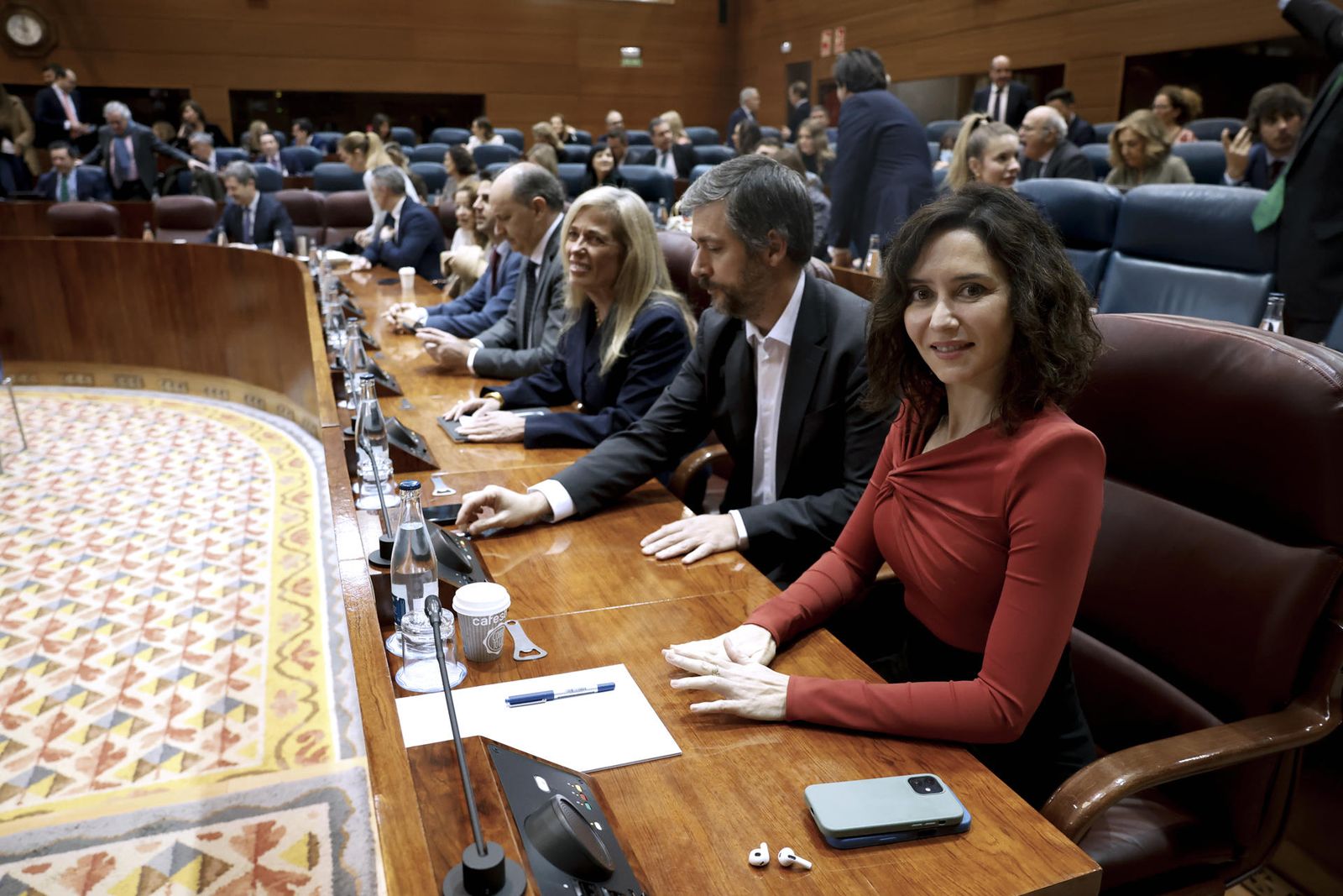 La presidenta Isabel Díaz Ayuso durante el pleno de la Asamblea de Madrid del pasado 16 de diciembre de 2025.
